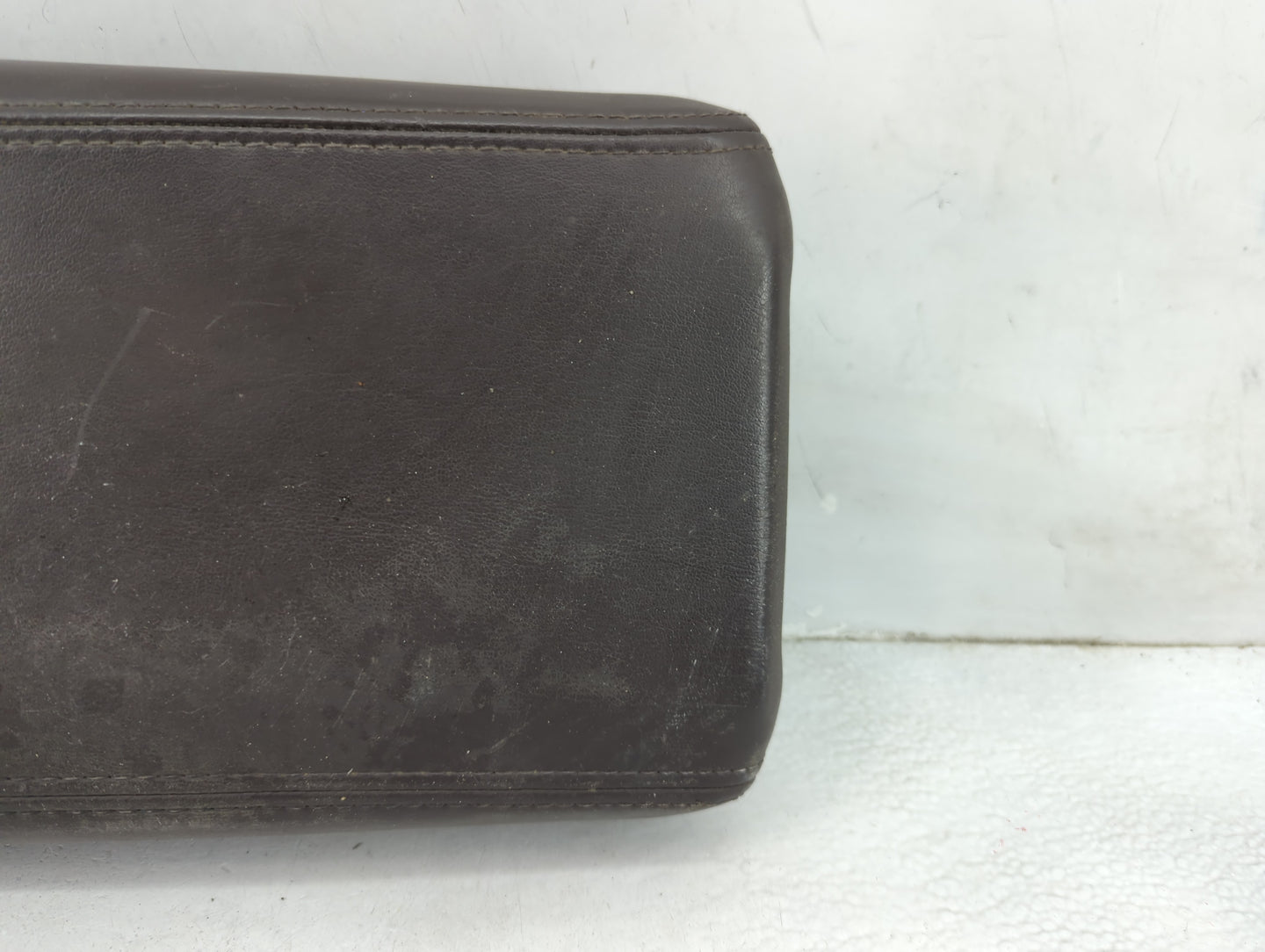 2012 Gmc Acadia Center Console Armrest Cover Lid P/N:25892057 Fits OEM Used Auto Parts - Oemusedautoparts1.com