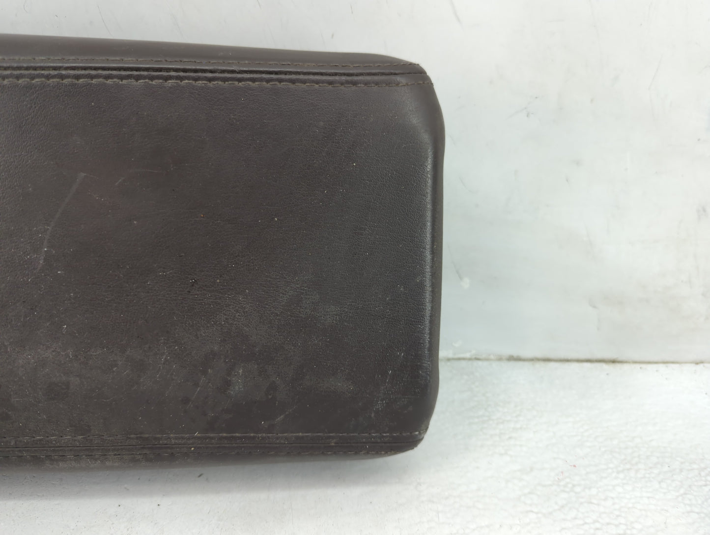 2012 Gmc Acadia Center Console Armrest Cover Lid P/N:25892057 Fits OEM Used Auto Parts - Oemusedautoparts1.com