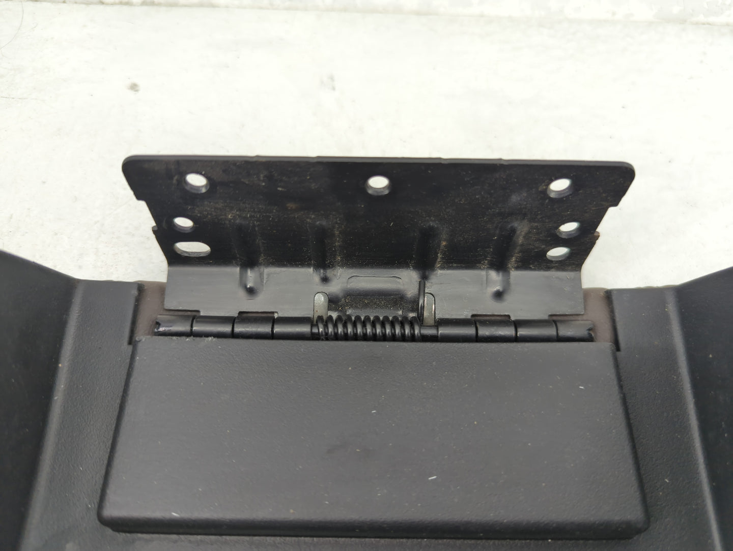 2012 Gmc Acadia Center Console Armrest Cover Lid P/N:25892057 Fits OEM Used Auto Parts - Oemusedautoparts1.com