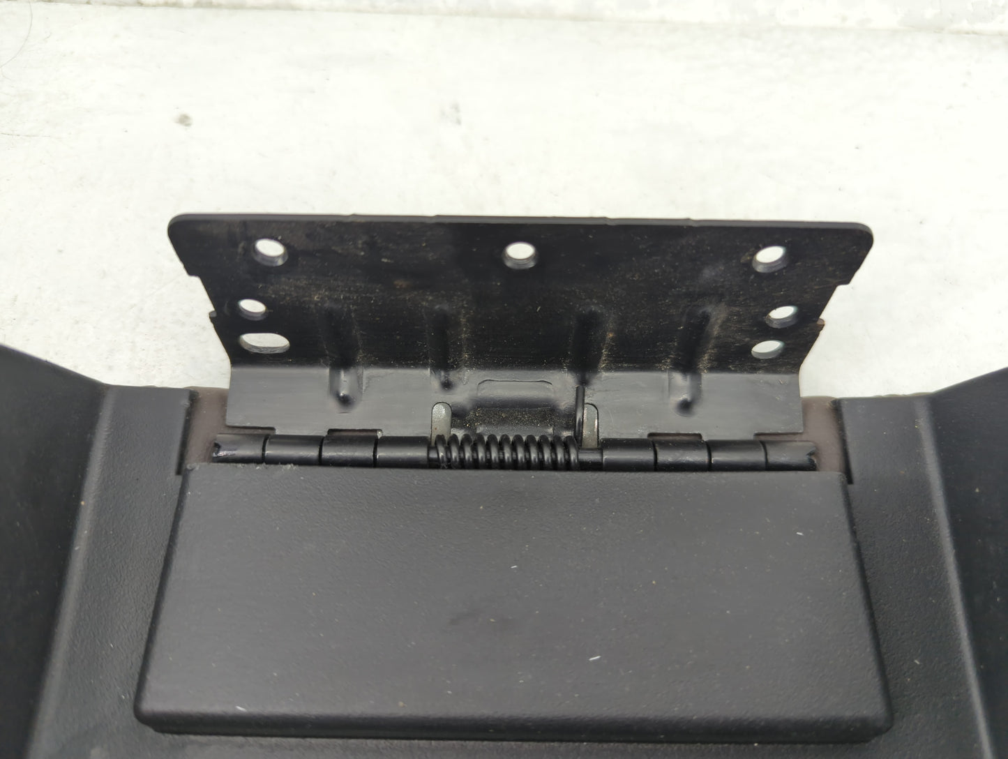 2012 Gmc Acadia Center Console Armrest Cover Lid P/N:25892057 Fits OEM Used Auto Parts - Oemusedautoparts1.com