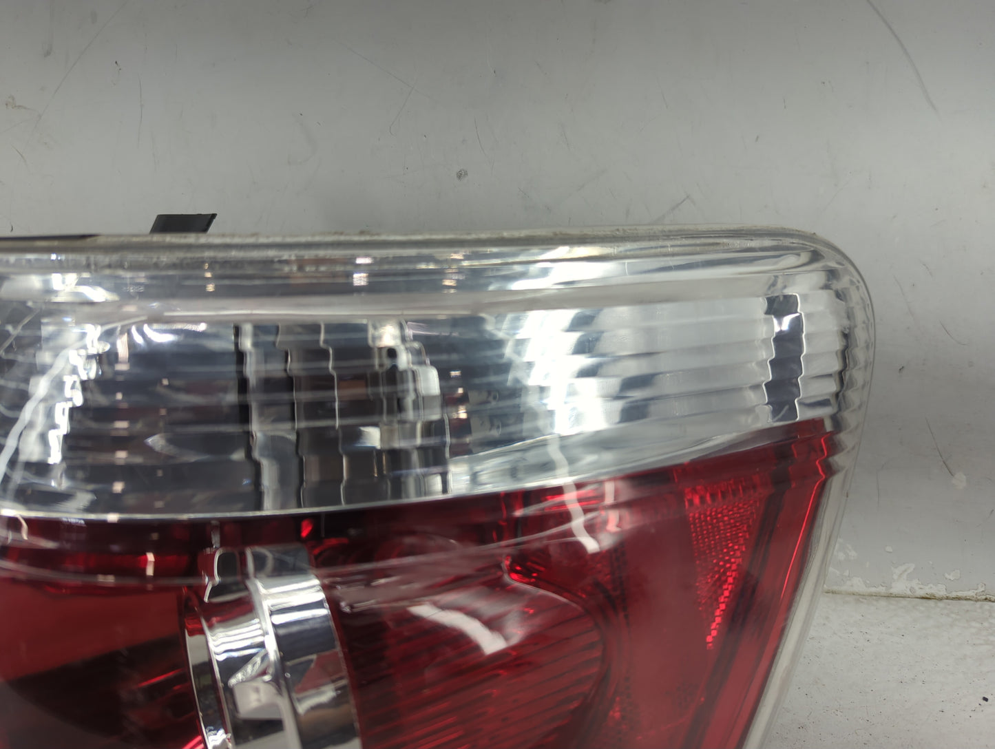 2007-2012 Gmc Acadia Tail Light Assembly Passenger Right OEM P/N:GM557-B000R Fits Fits 2007 2008 2009 2010 2011 2012 OEM Use