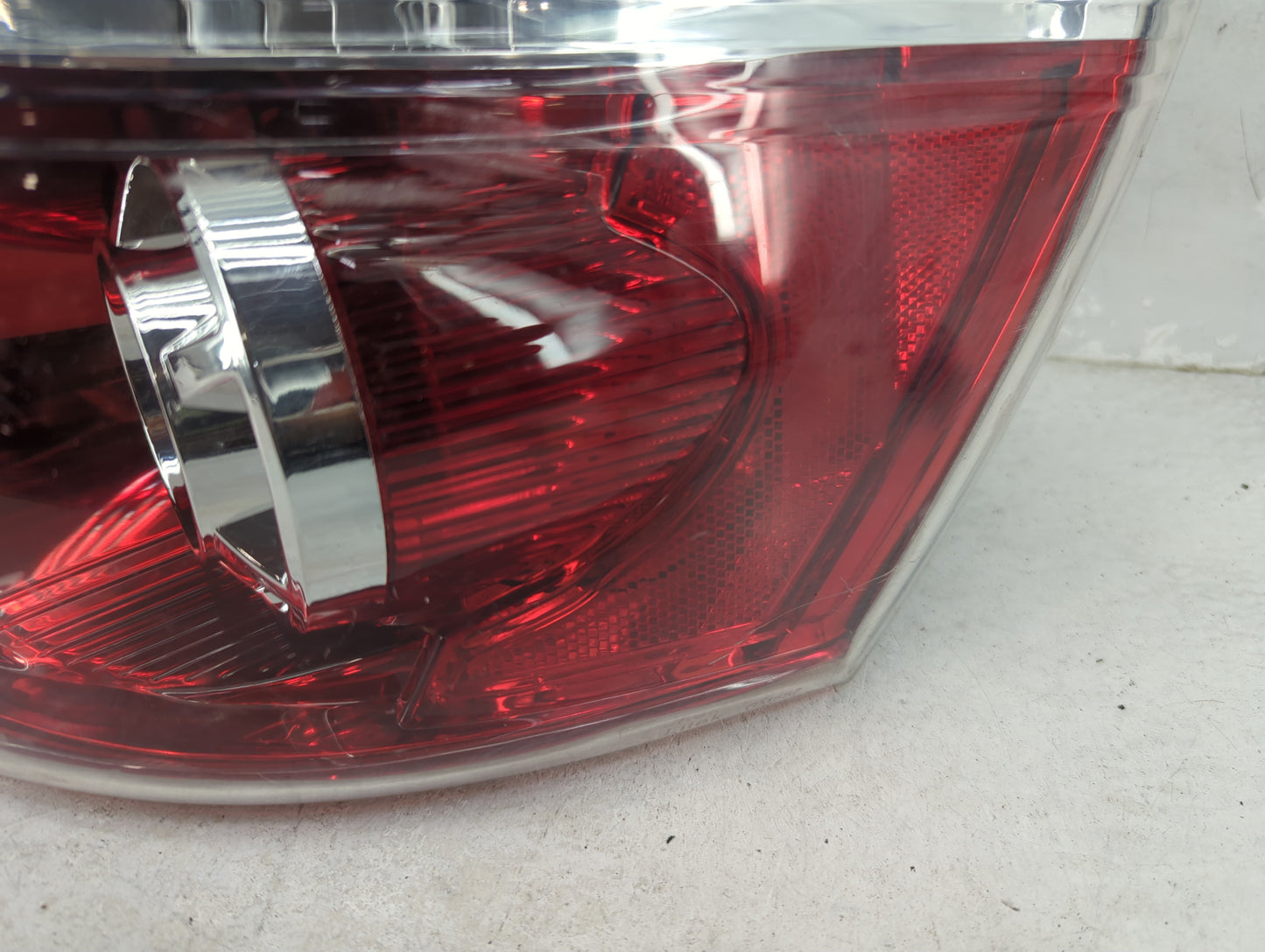 2007-2012 Gmc Acadia Tail Light Assembly Passenger Right OEM P/N:GM557-B000R Fits Fits 2007 2008 2009 2010 2011 2012 OEM Use