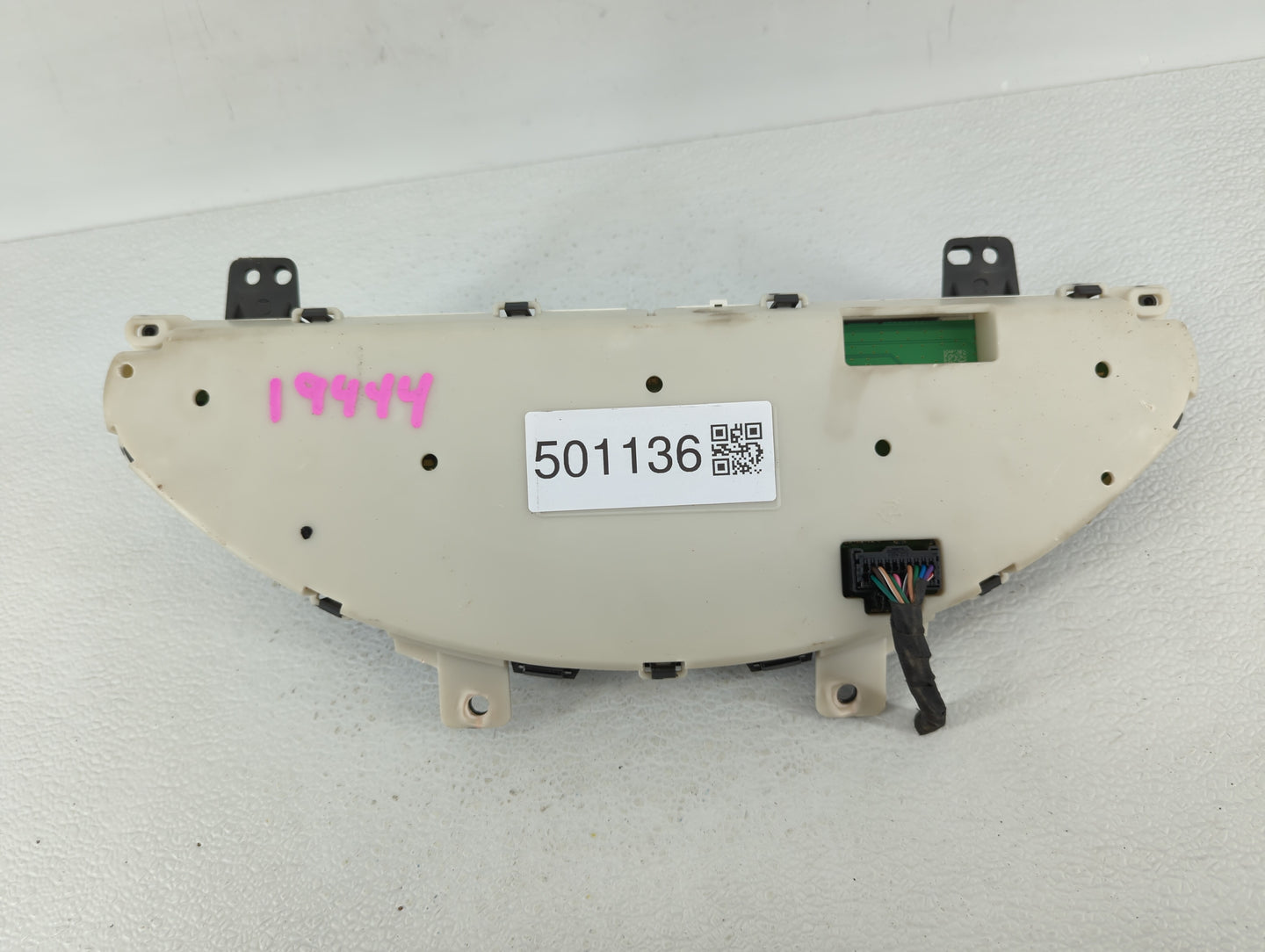 2011-2012 Gmc Acadia Instrument Cluster Speedometer Gauges P/N:22763016 Fits Fits 2011 2012 OEM Used Auto Parts - Oemusedaut