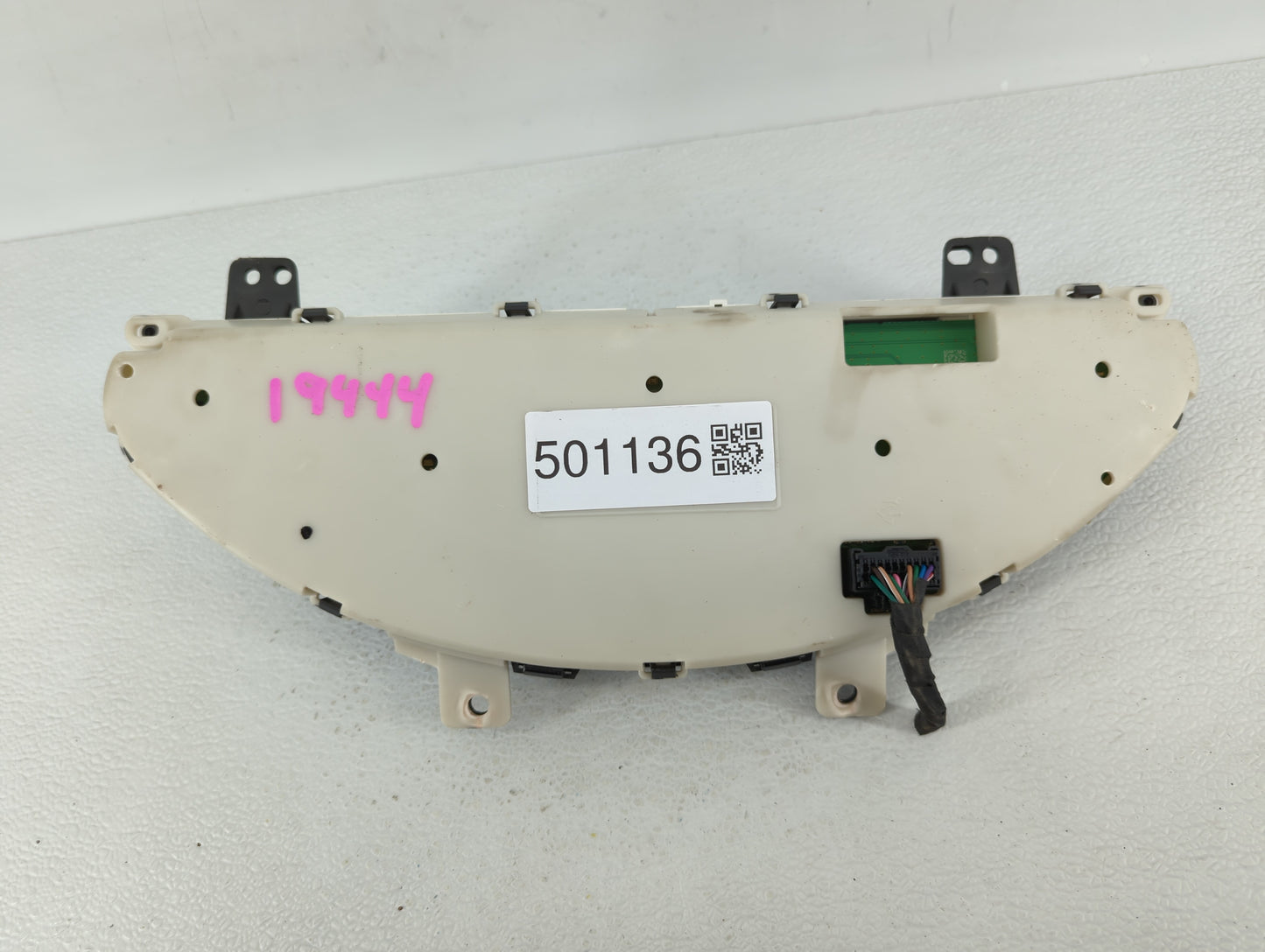 2011-2012 Gmc Acadia Instrument Cluster Speedometer Gauges P/N:22763016 Fits Fits 2011 2012 OEM Used Auto Parts - Oemusedaut