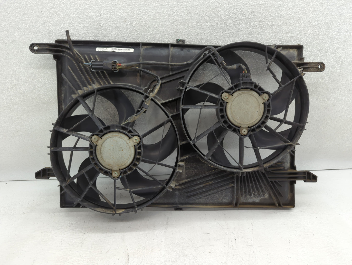 2007-2017 Gmc Acadia Left Radiator Fan Motor Assembly Black - Oemusedautoparts1.com