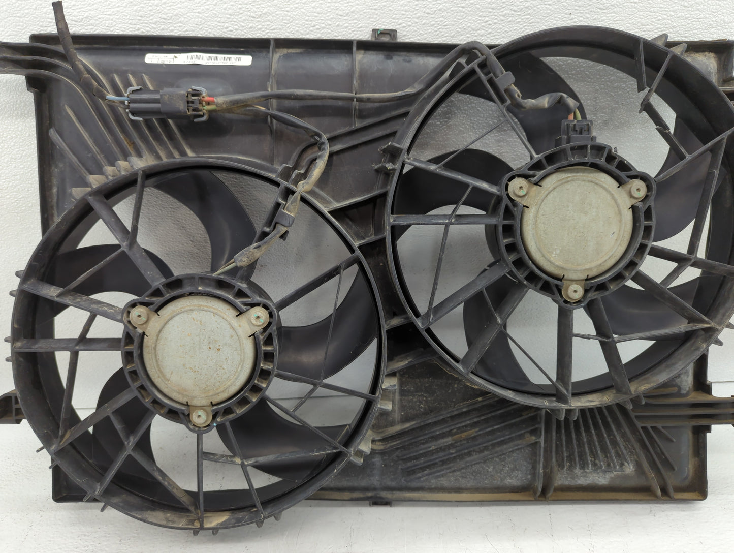 2007-2017 Gmc Acadia Left Radiator Fan Motor Assembly Black - Oemusedautoparts1.com