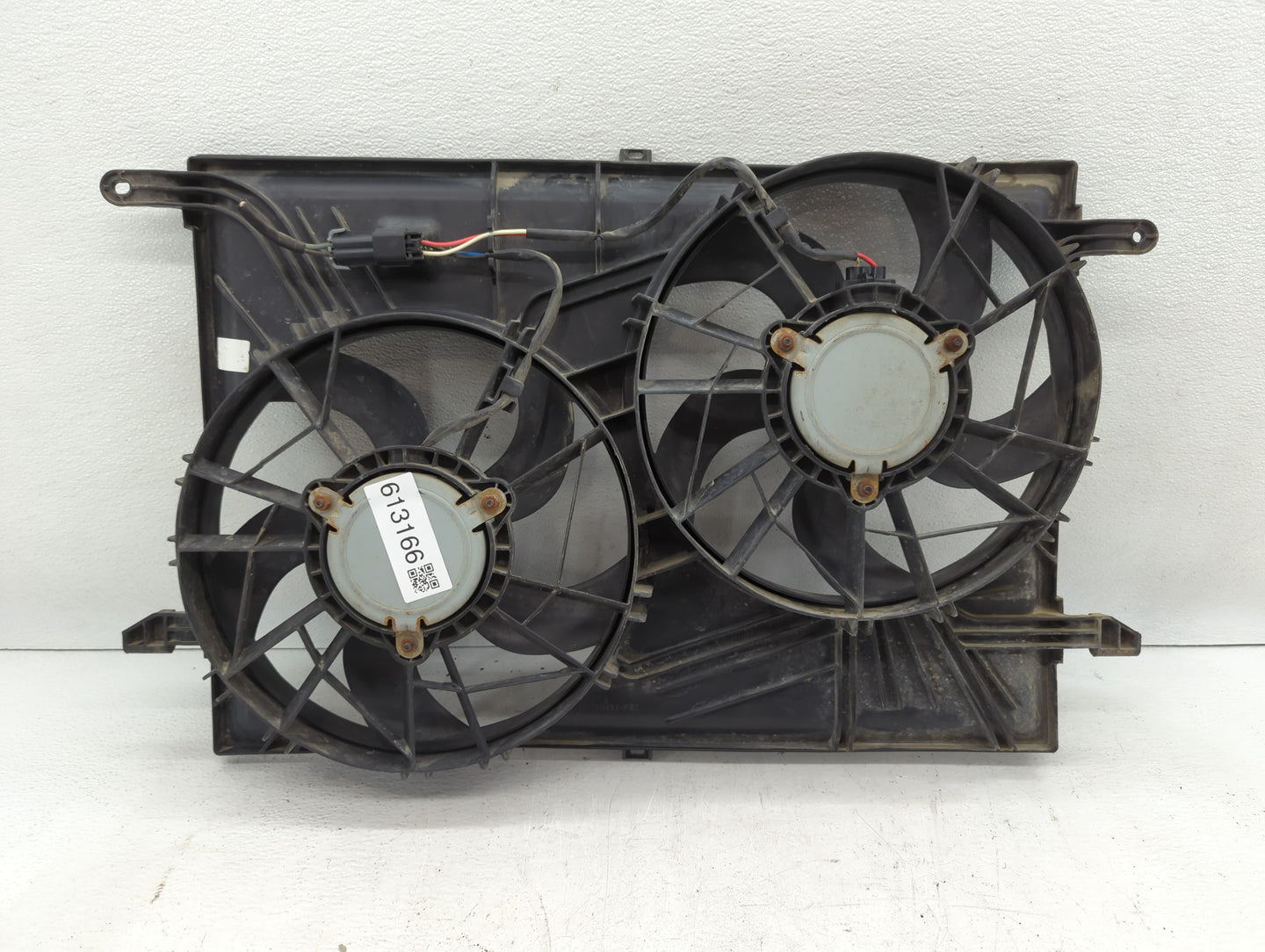2007-2017 Gmc Acadia Left Radiator Fan Motor Assembly Black - Oemusedautoparts1.com