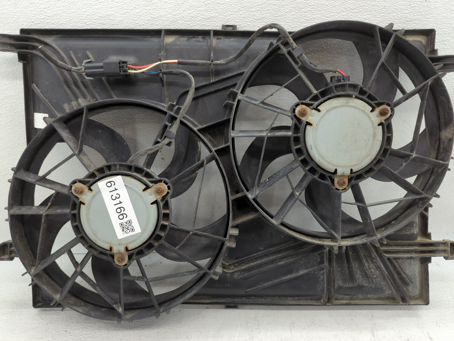 2007-2017 Gmc Acadia Left Radiator Fan Motor Assembly Black - Oemusedautoparts1.com