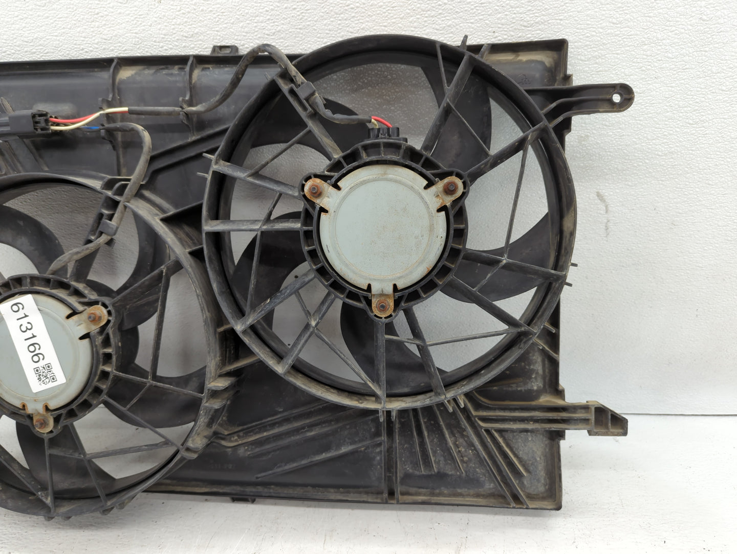 2007-2017 Gmc Acadia Left Radiator Fan Motor Assembly Black - Oemusedautoparts1.com