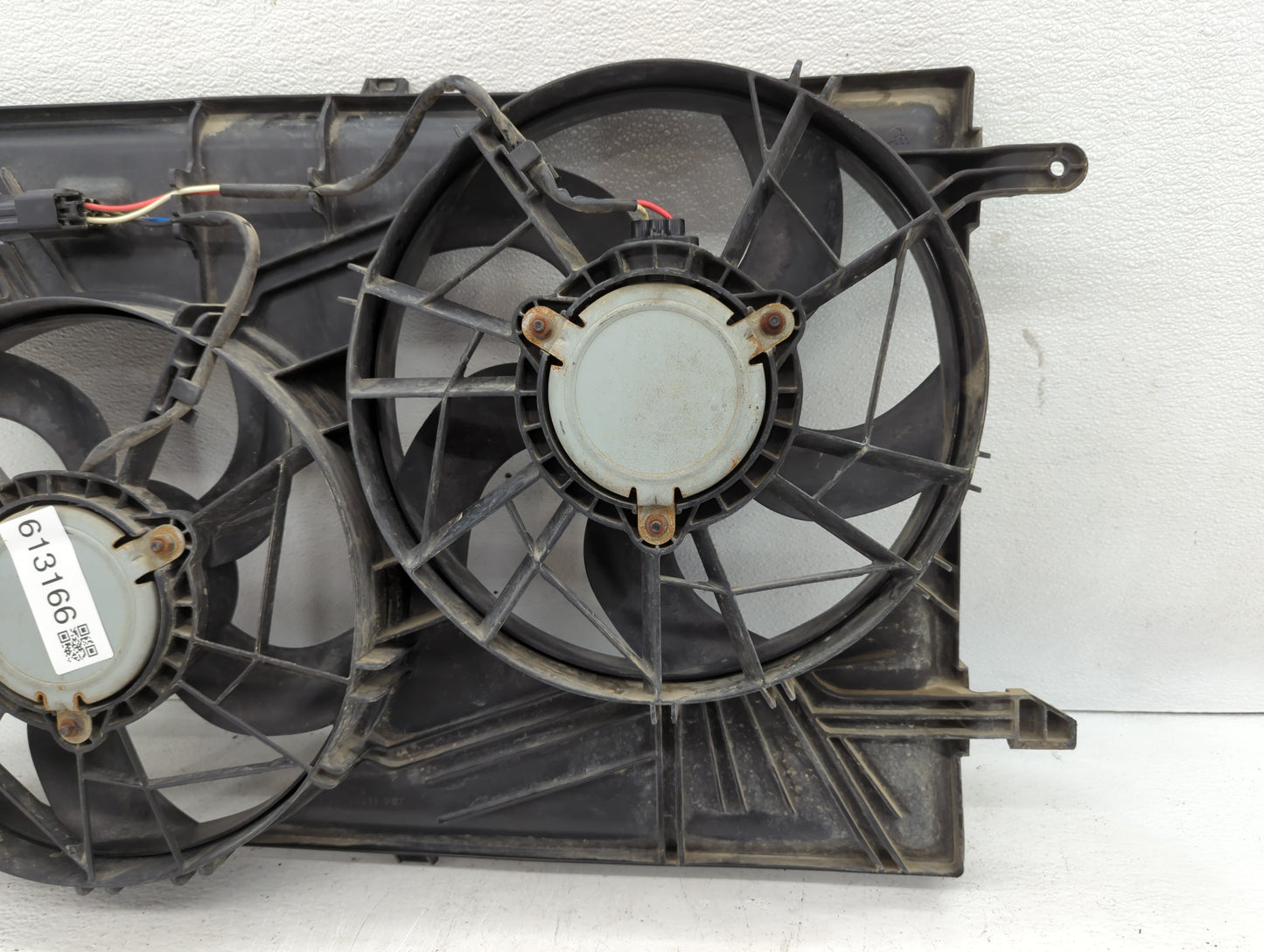 2007-2017 Gmc Acadia Left Radiator Fan Motor Assembly Black - Oemusedautoparts1.com