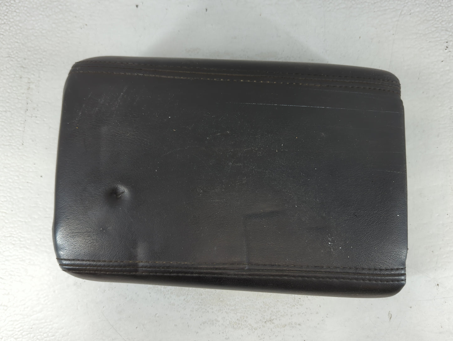 2007-2014 Gmc Acadia Center Console Armrest Cover Lid P/N:5017225 Fits Fits 2007 2008 2009 2010 2011 2012 2013 2014 2015 201