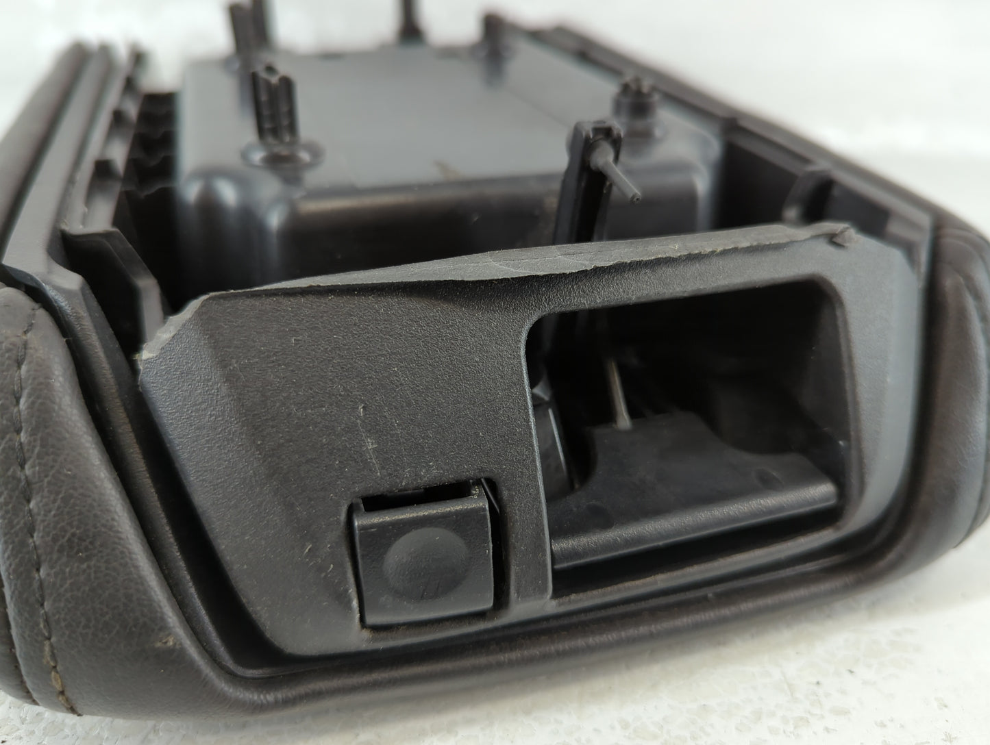 2007-2014 Gmc Acadia Center Console Armrest Cover Lid P/N:5017225 Fits Fits 2007 2008 2009 2010 2011 2012 2013 2014 2015 201