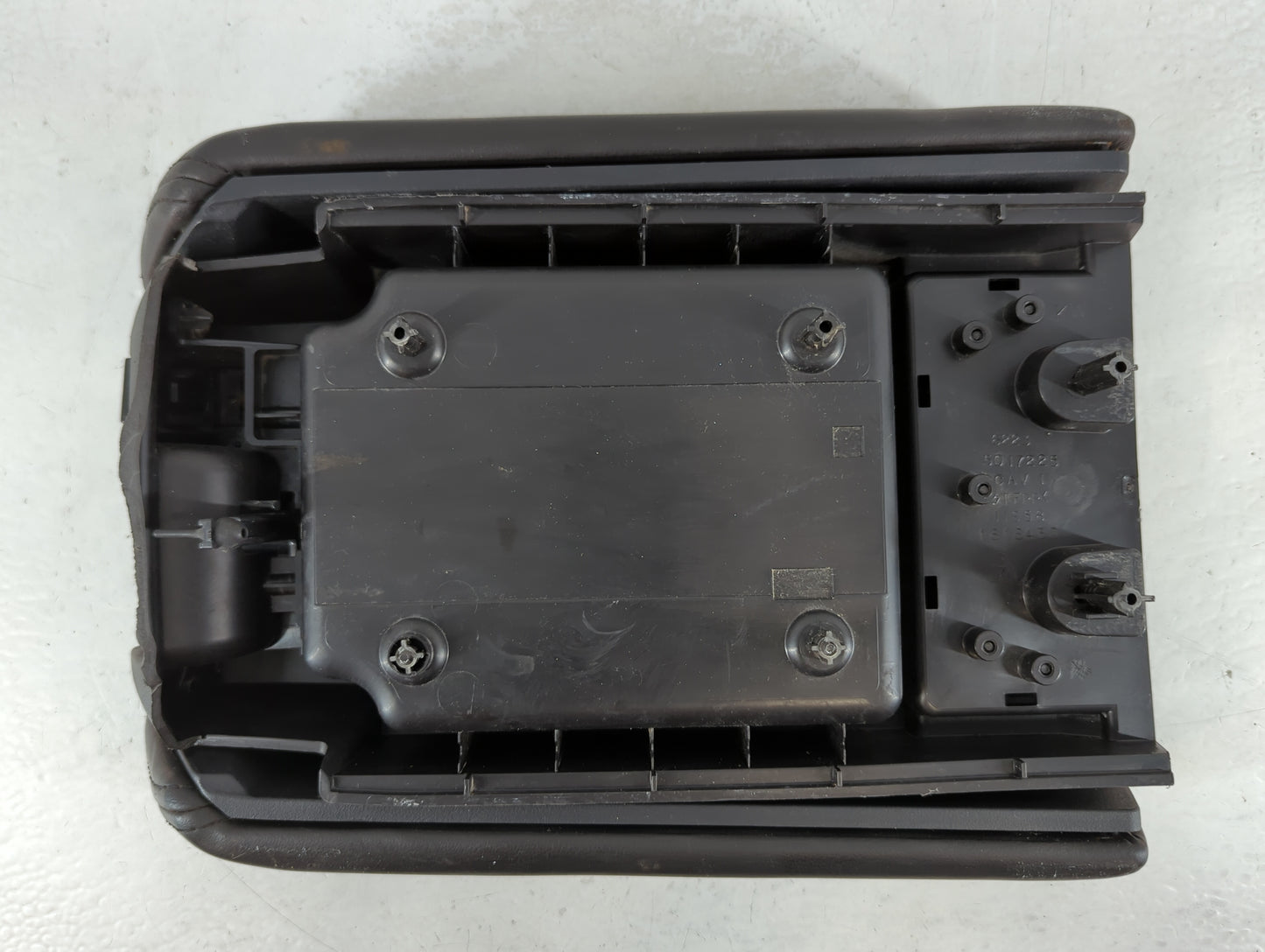 2007-2014 Gmc Acadia Center Console Armrest Cover Lid P/N:5017225 Fits Fits 2007 2008 2009 2010 2011 2012 2013 2014 2015 201
