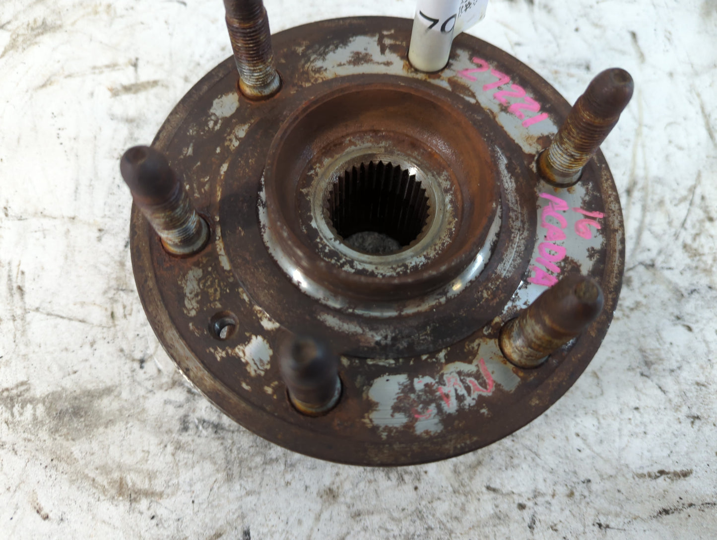 2007-2017 Gmc Acadia Passenger Front Wheel Hub Oem - Oemusedautoparts1.com