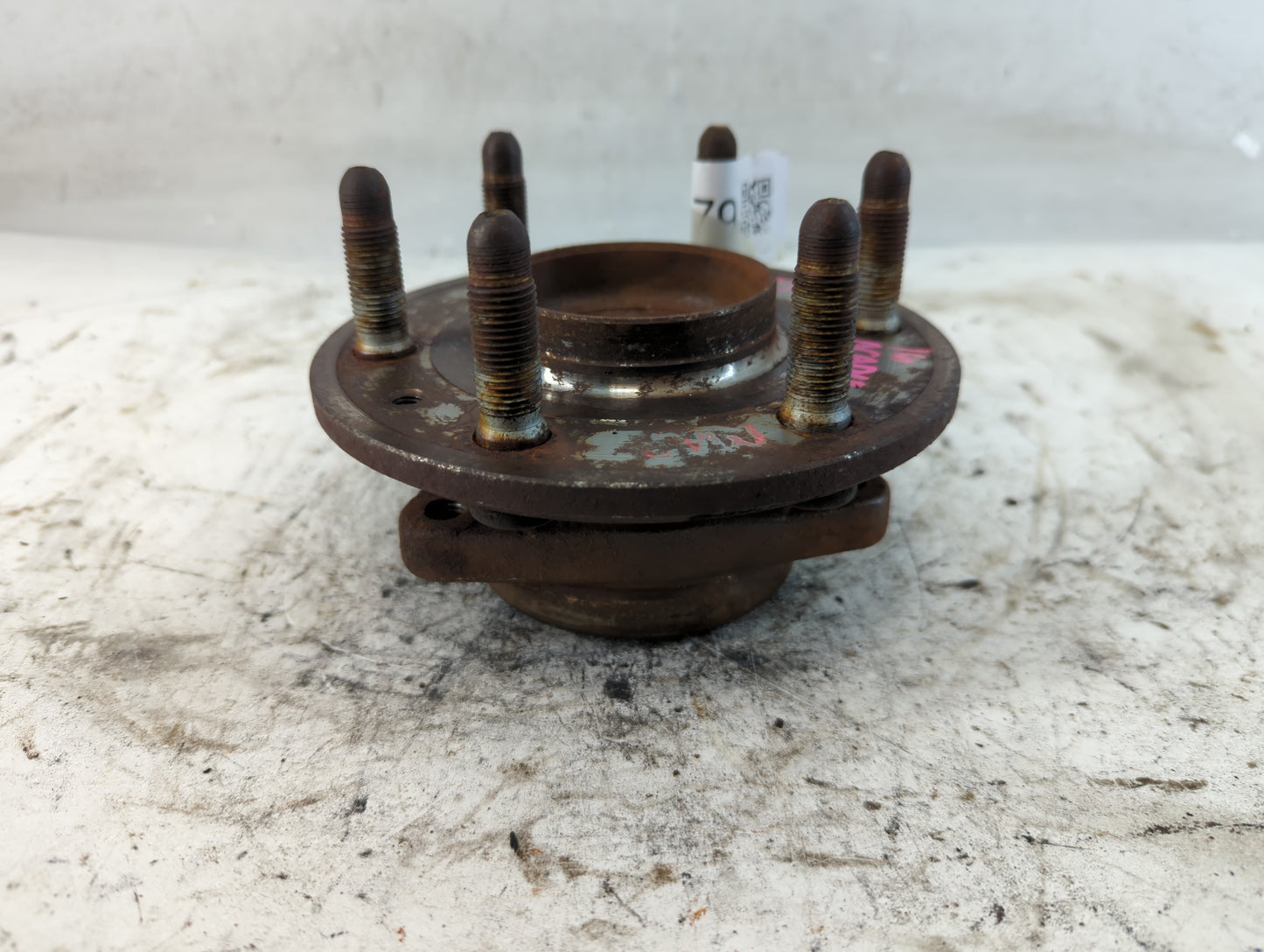 2007-2017 Gmc Acadia Passenger Front Wheel Hub Oem - Oemusedautoparts1.com