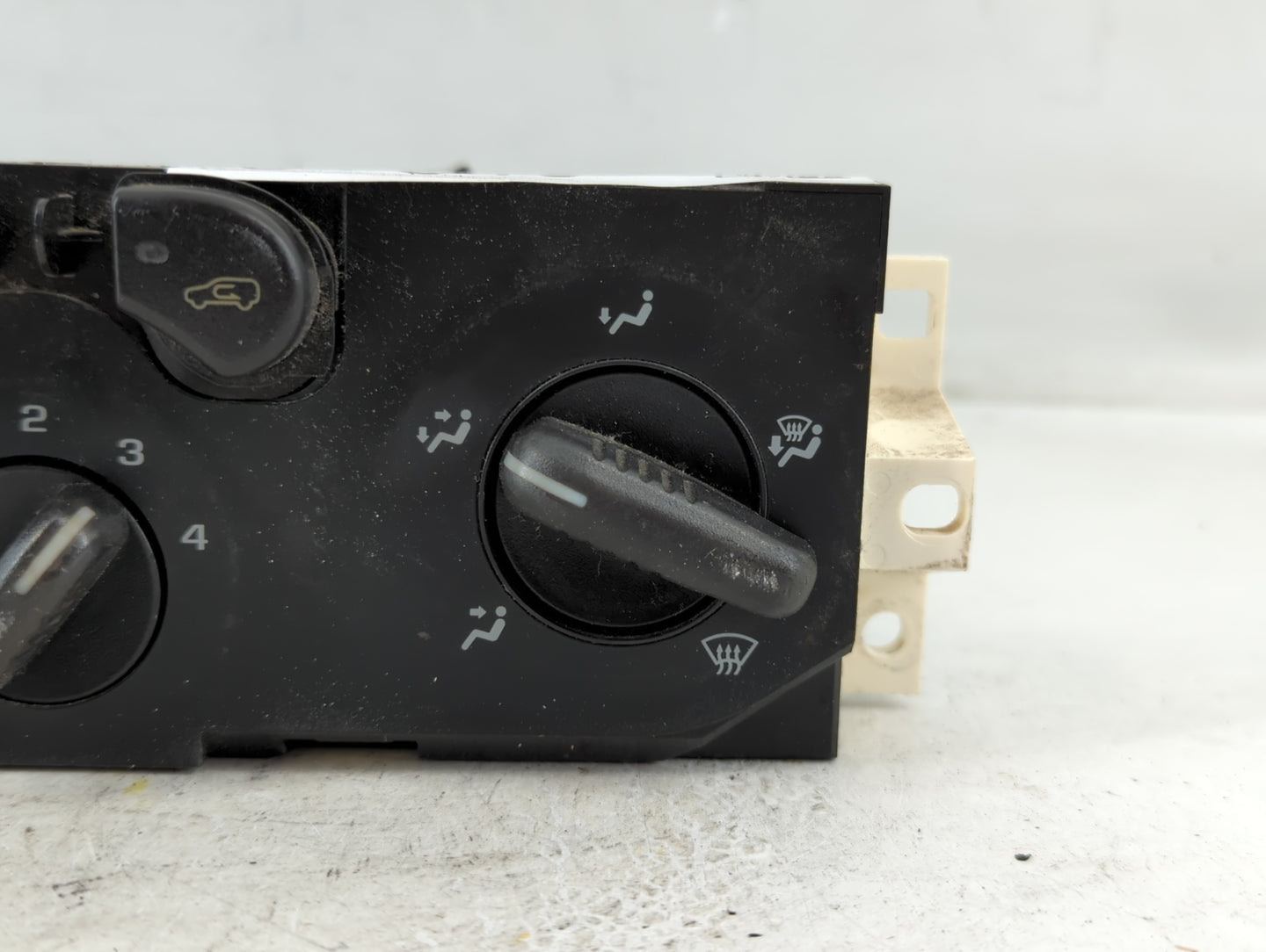 2004-2012 Gmc Canyon Climate Control Module Temperature AC/Heater Replacement P/N:25841856 Fits OEM Used Auto Parts - Oemuse