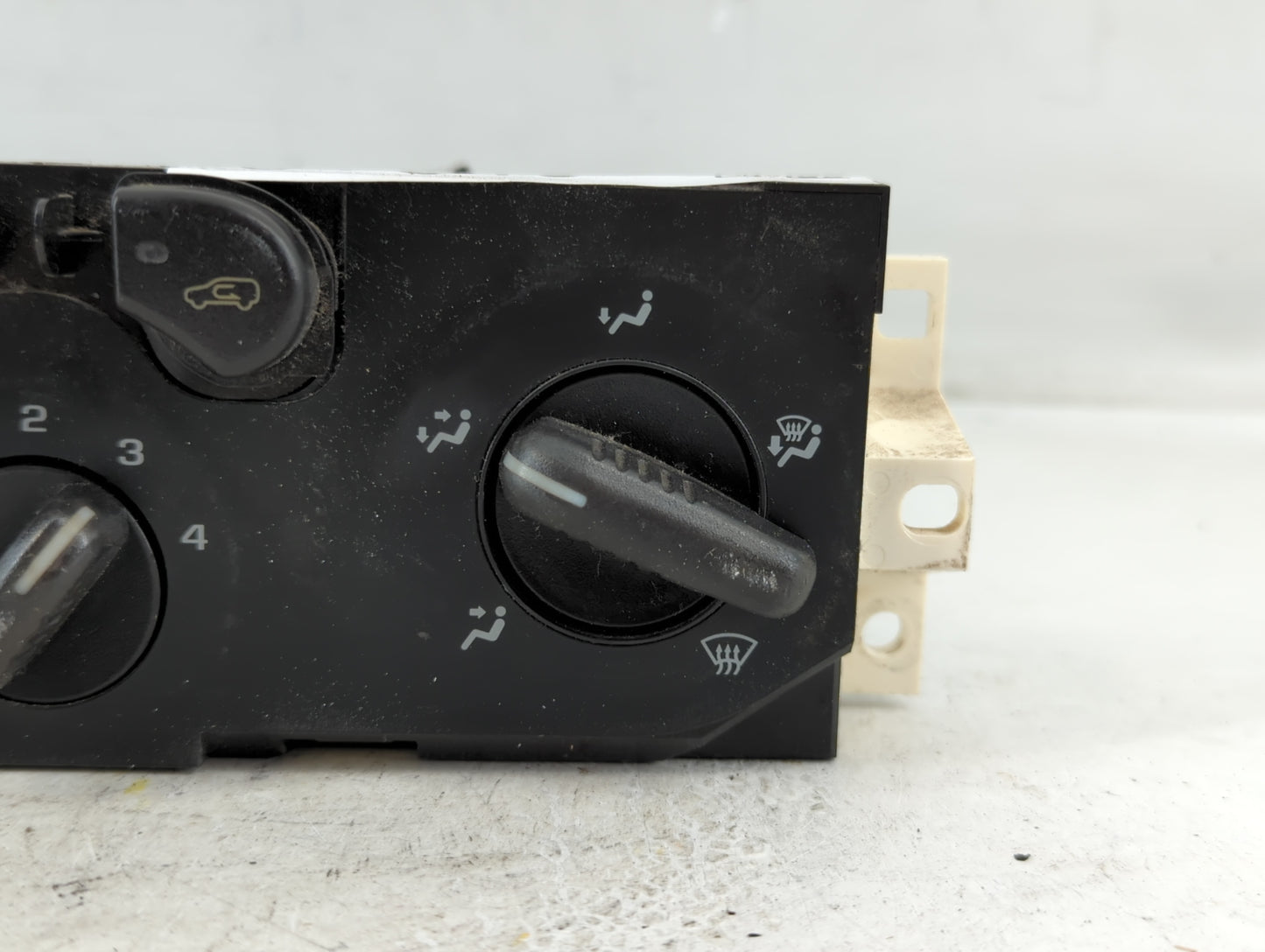 2004-2012 Gmc Canyon Climate Control Module Temperature AC/Heater Replacement P/N:25841856 Fits OEM Used Auto Parts - Oemuse