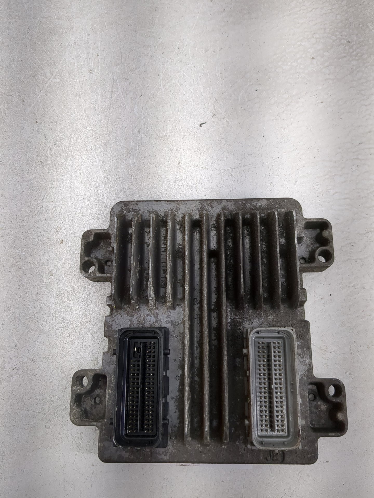 2010-2013 Gmc Sierra 1500 PCM Engine Control Computer ECU ECM PCU OEM P/N:12653852 12633238 Fits OEM Used Auto Parts - Oemus