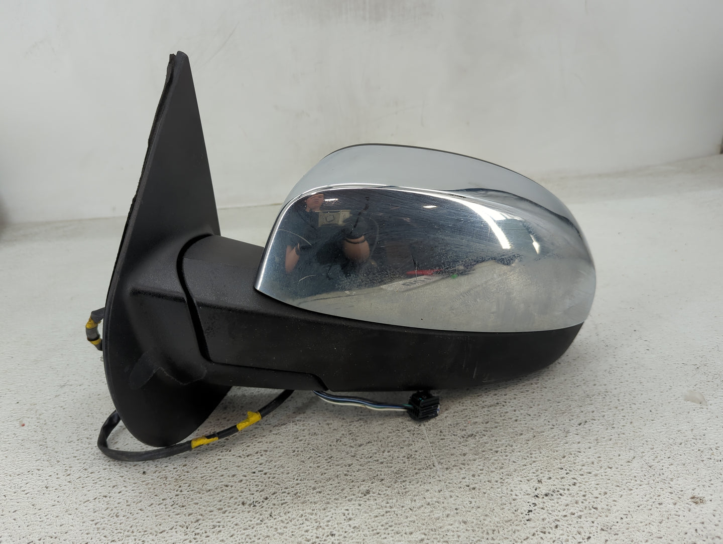 2009-2013 Gmc Sierra 1500 Driver Side View Mirror - Left Door Mirror OEM Used - Oemusedautoparts1.com