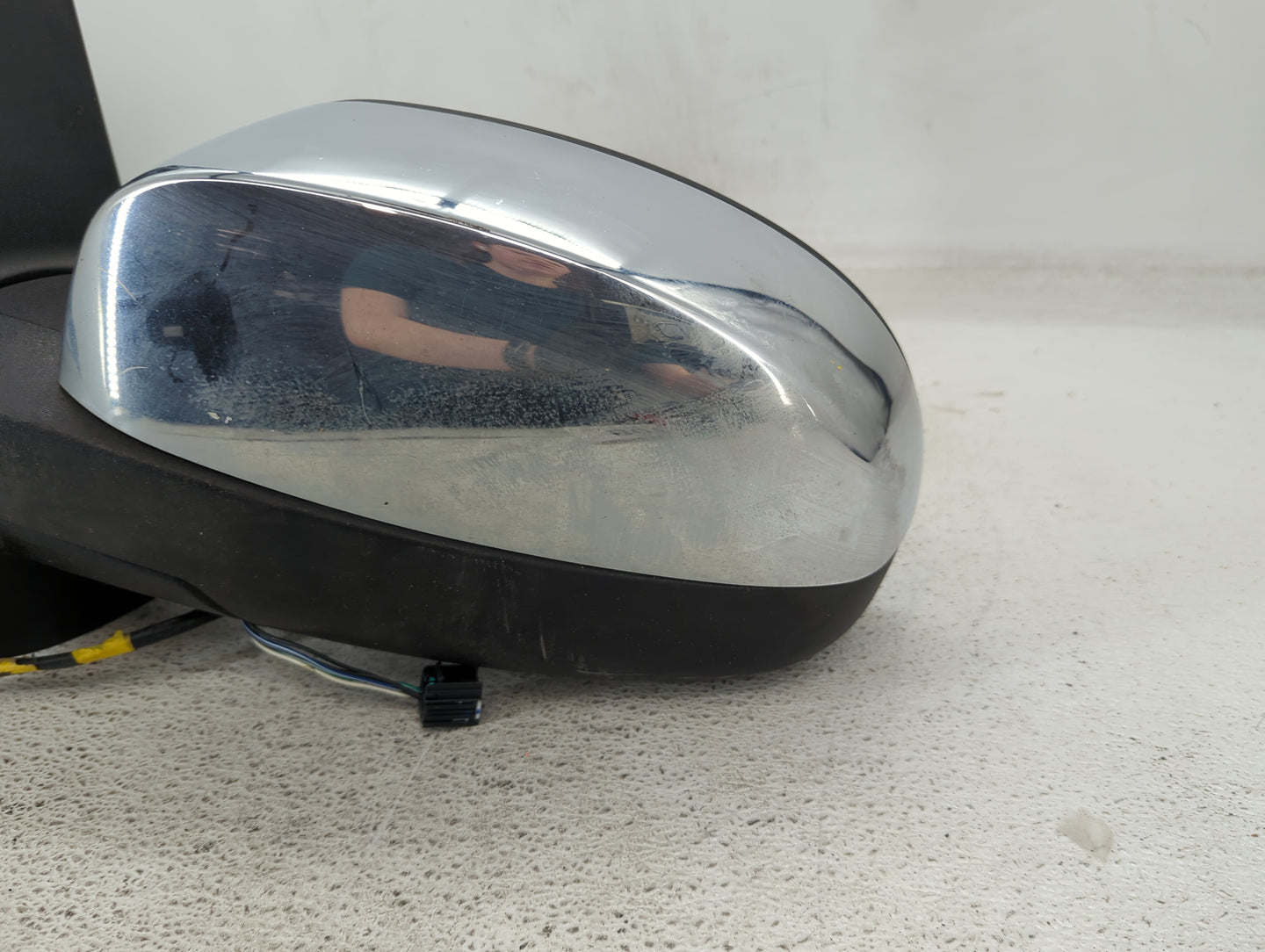 2009-2013 Gmc Sierra 1500 Driver Side View Mirror - Left Door Mirror OEM Used - Oemusedautoparts1.com