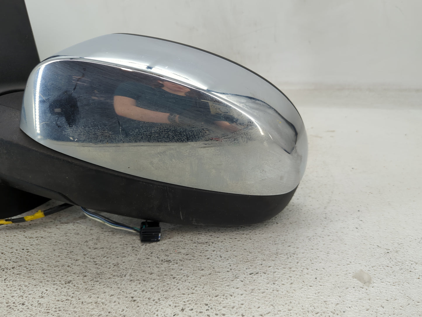 2009-2013 Gmc Sierra 1500 Driver Side View Mirror - Left Door Mirror OEM Used - Oemusedautoparts1.com