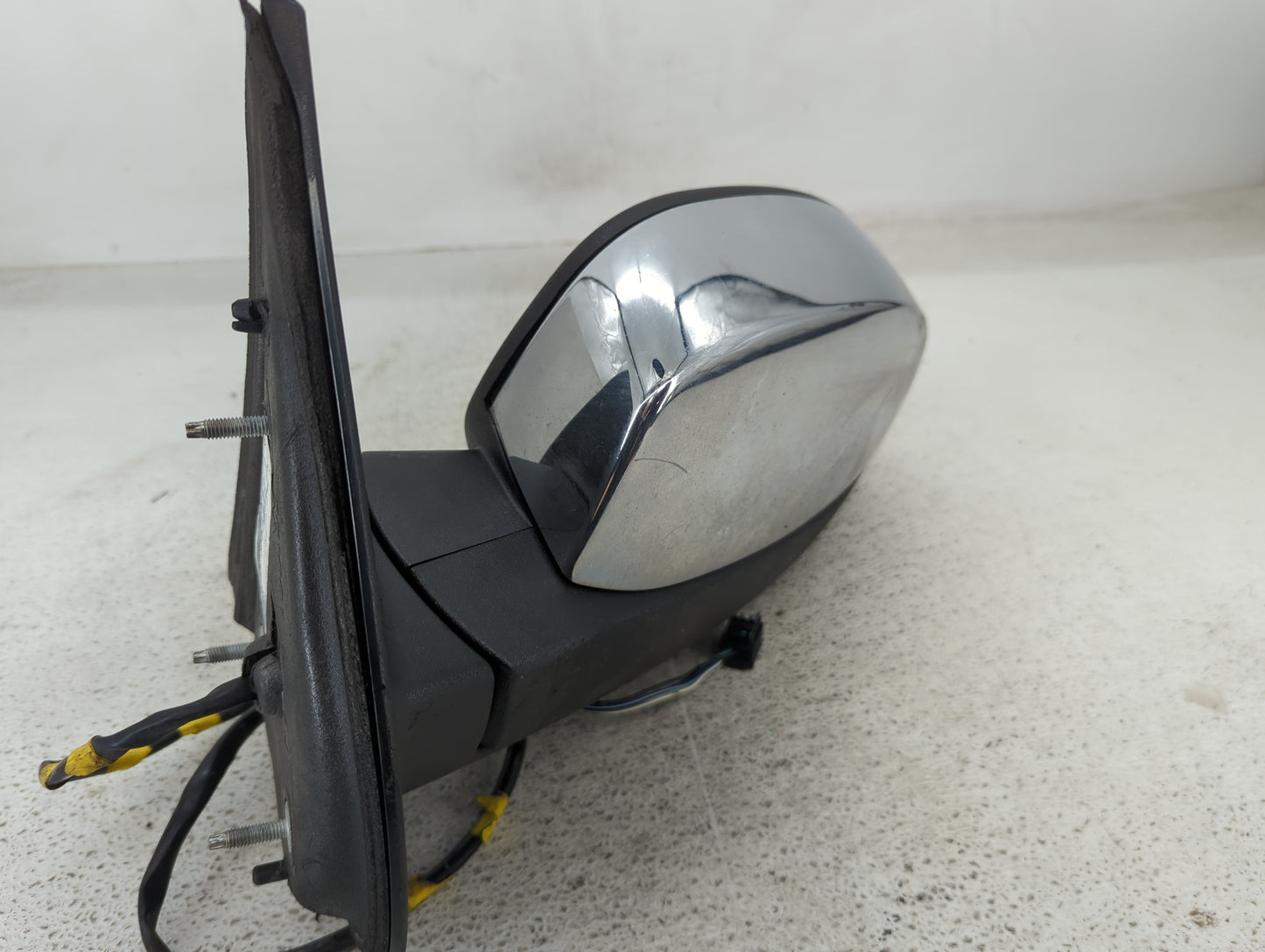 2009-2013 Gmc Sierra 1500 Driver Side View Mirror - Left Door Mirror OEM Used - Oemusedautoparts1.com