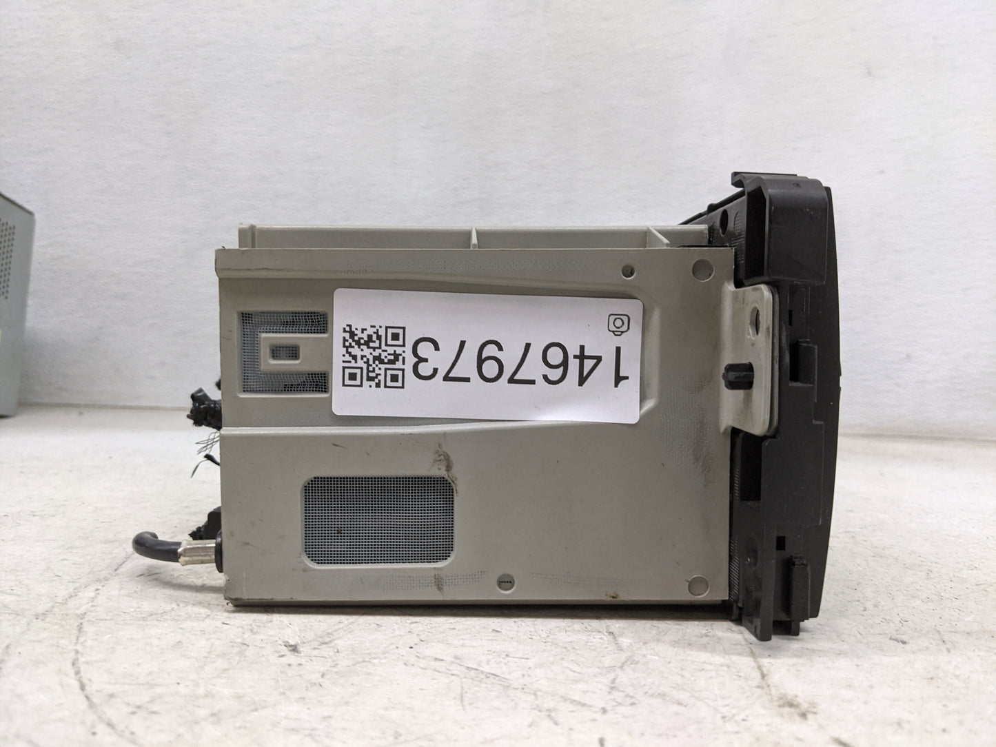 2010-2013 Gmc Sierra 1500 Radio AM FM Cd Player Receiver Replacement P/N:20934593 28256335 Fits OEM Used Auto Parts - Oemuse