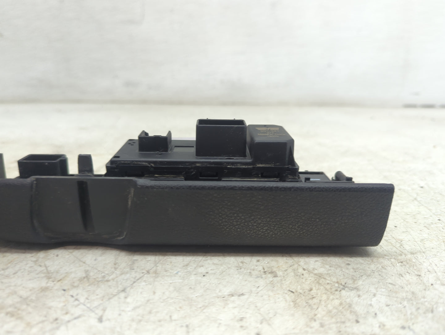 2012 Gmc Sierra 1500 Master Power Window Switch Replacement Driver Side Left P/N:901-341 Fits OEM Used Auto Parts - Oemuseda