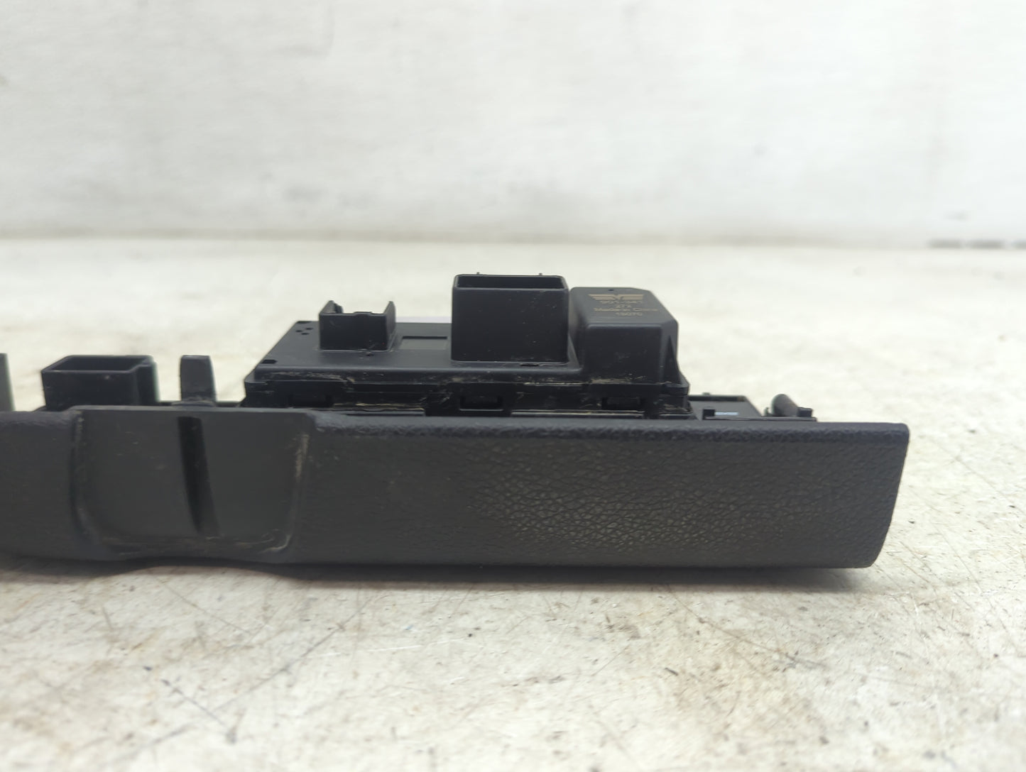 2012 Gmc Sierra 1500 Master Power Window Switch Replacement Driver Side Left P/N:901-341 Fits OEM Used Auto Parts - Oemuseda