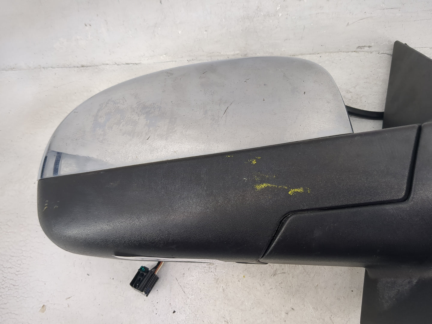 2009-2013 Gmc Sierra 1500 Passenger Side View Mirror - Right Door Mirror OEM Used - Oemusedautoparts1.com