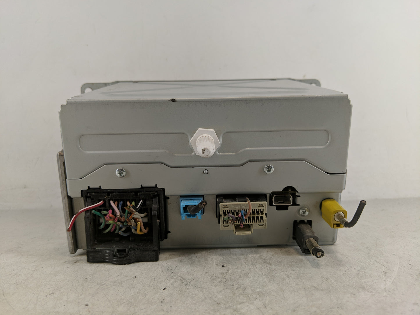 2012 Gmc Terrain Radio AM FM Cd Player Receiver Replacement P/N:22869279 Fits OEM Used Auto Parts - Oemusedautoparts1.com
