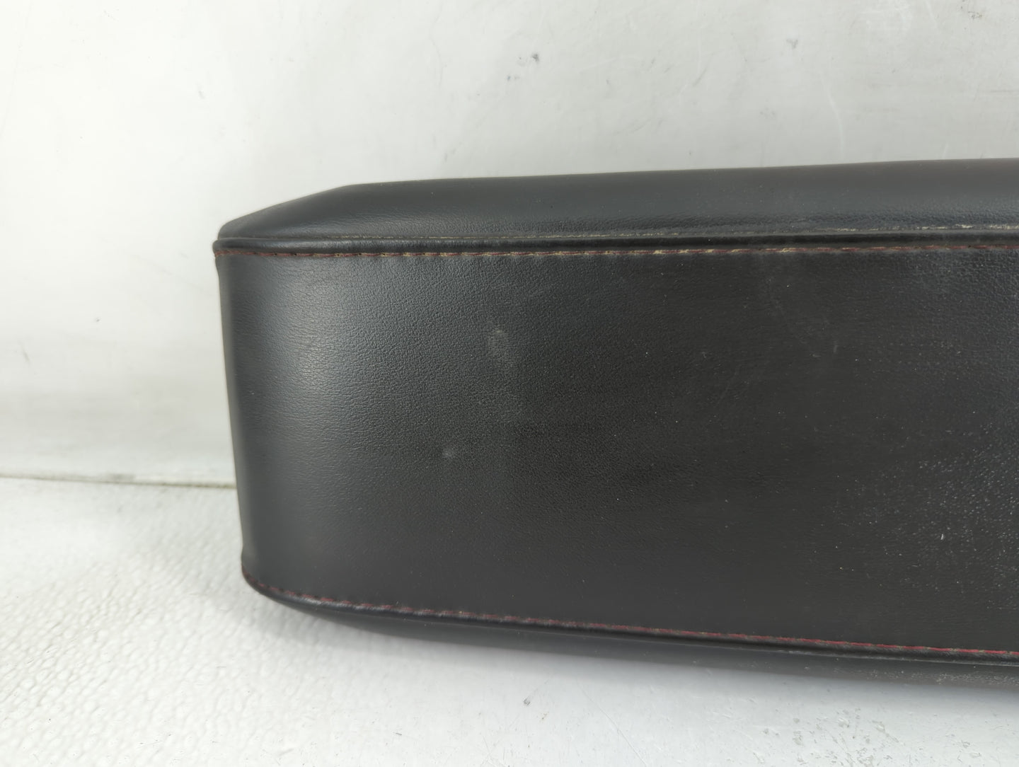 2012-2015 Gmc Terrain Center Console Armrest Cover Lid P/N:068 12 1 Fits Fits 2012 2013 2014 2015 OEM Used Auto Parts - Oemu