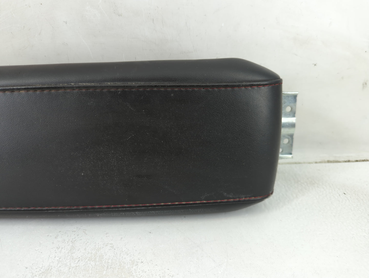 2012-2015 Gmc Terrain Center Console Armrest Cover Lid P/N:068 12 1 Fits Fits 2012 2013 2014 2015 OEM Used Auto Parts - Oemu