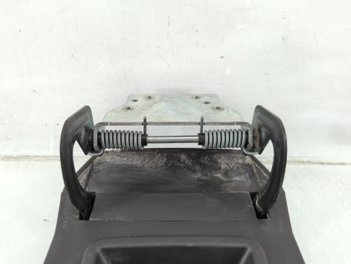 2012-2015 Gmc Terrain Center Console Armrest Cover Lid P/N:068 12 1 Fits Fits 2012 2013 2014 2015 OEM Used Auto Parts - Oemu