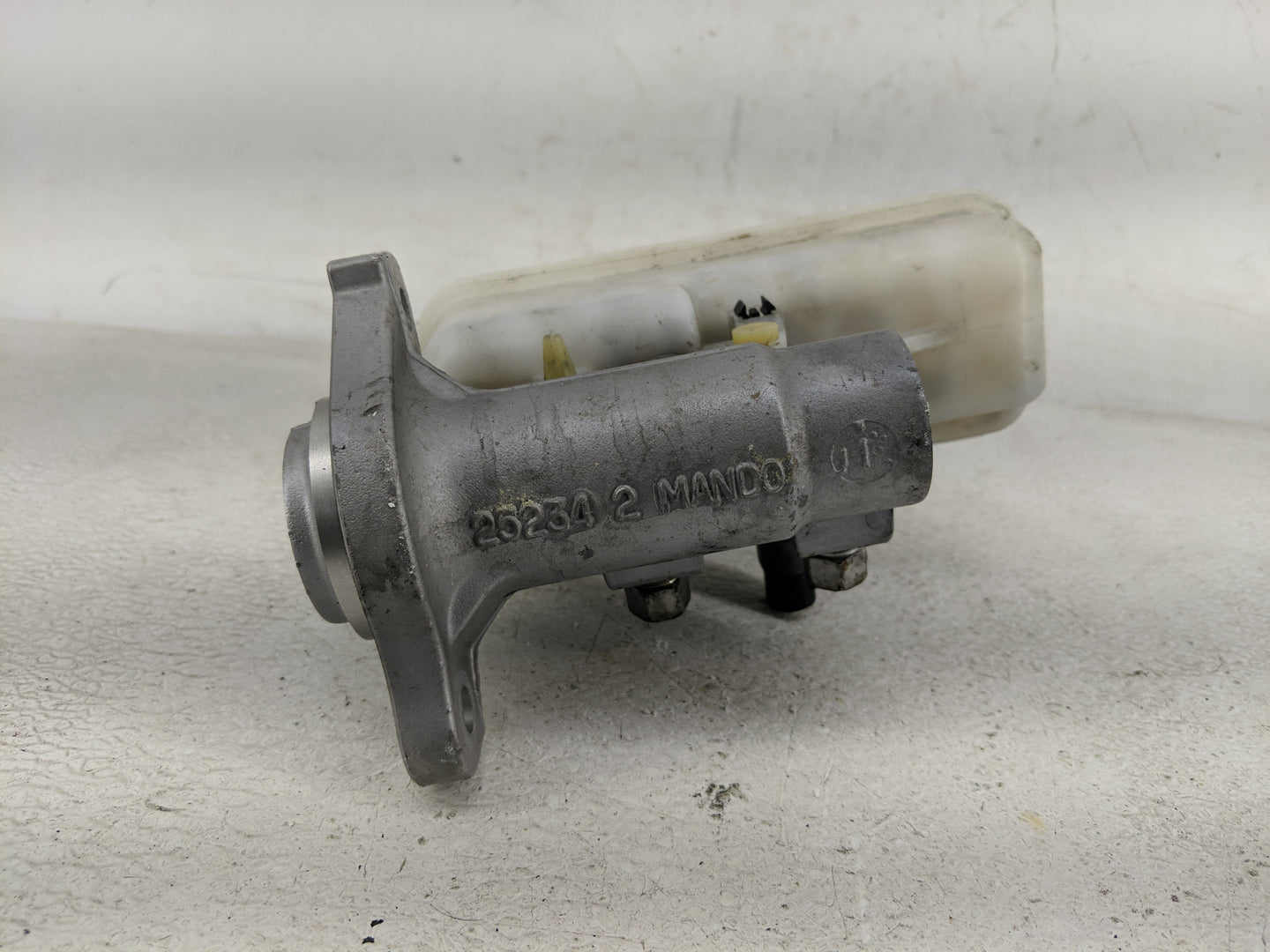 2011-2017 Gmc Terrain Brake Master Cylinder 1290060 - Oemusedautoparts1.com