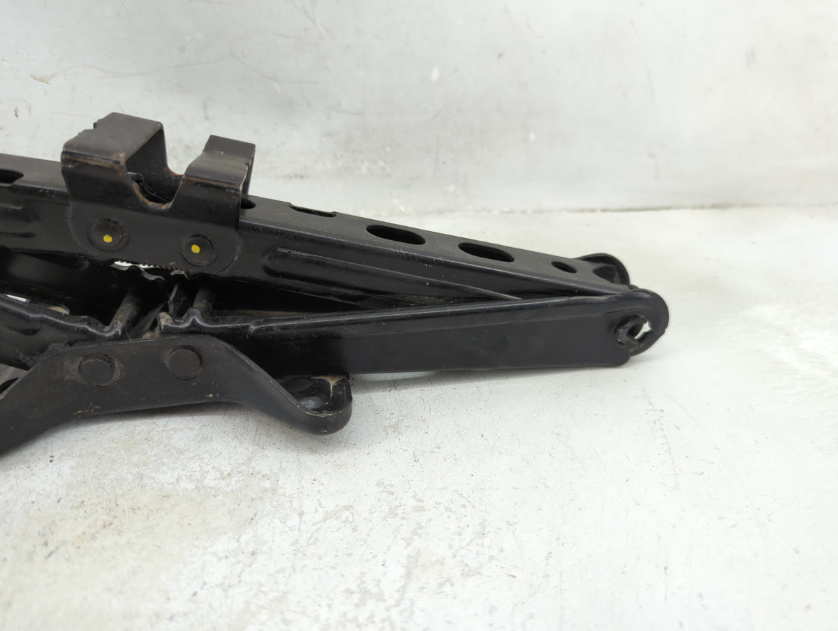 2012 Gmc Terrain Spare Scissor Car Jack 1409498 - Oemusedautoparts1.com