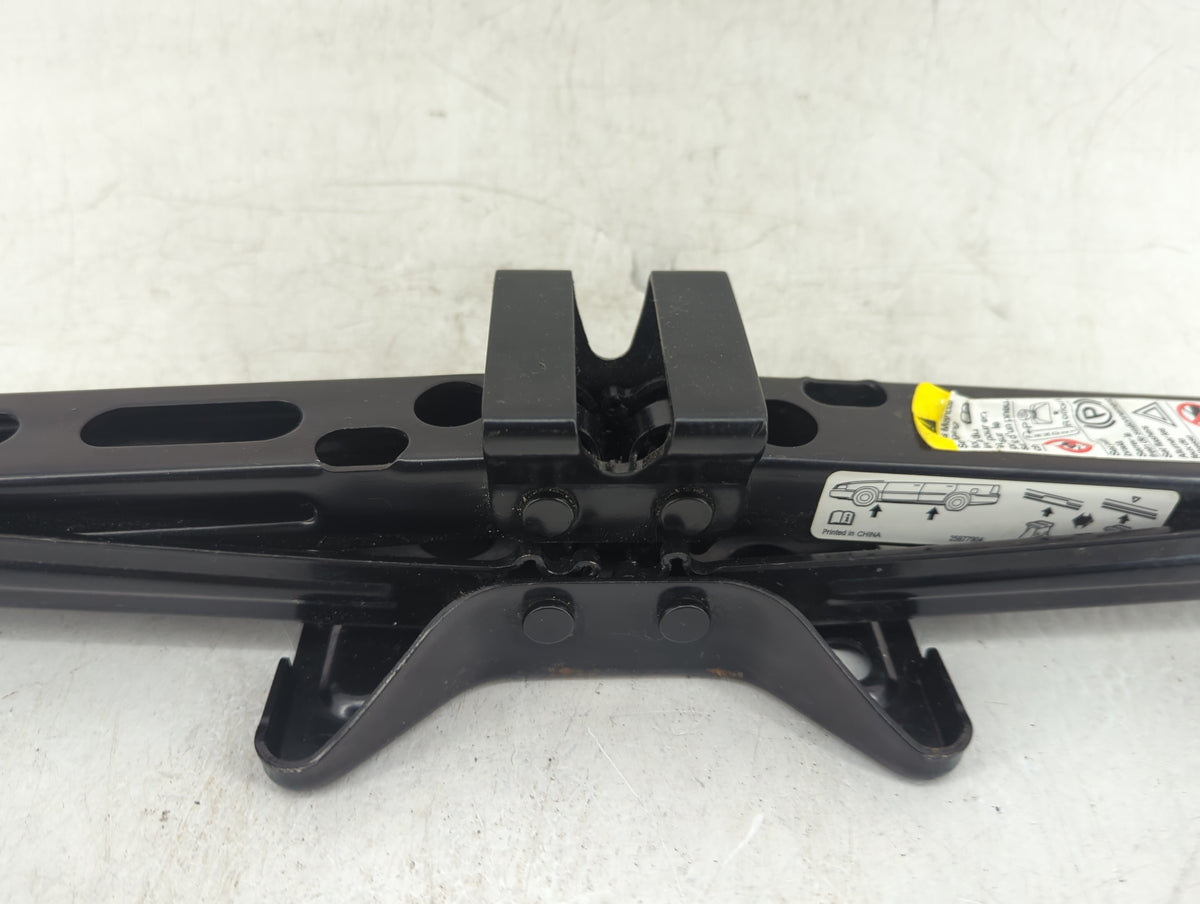 2012 Gmc Terrain Spare Scissor Car Jack 1415850 - Oemusedautoparts1.com