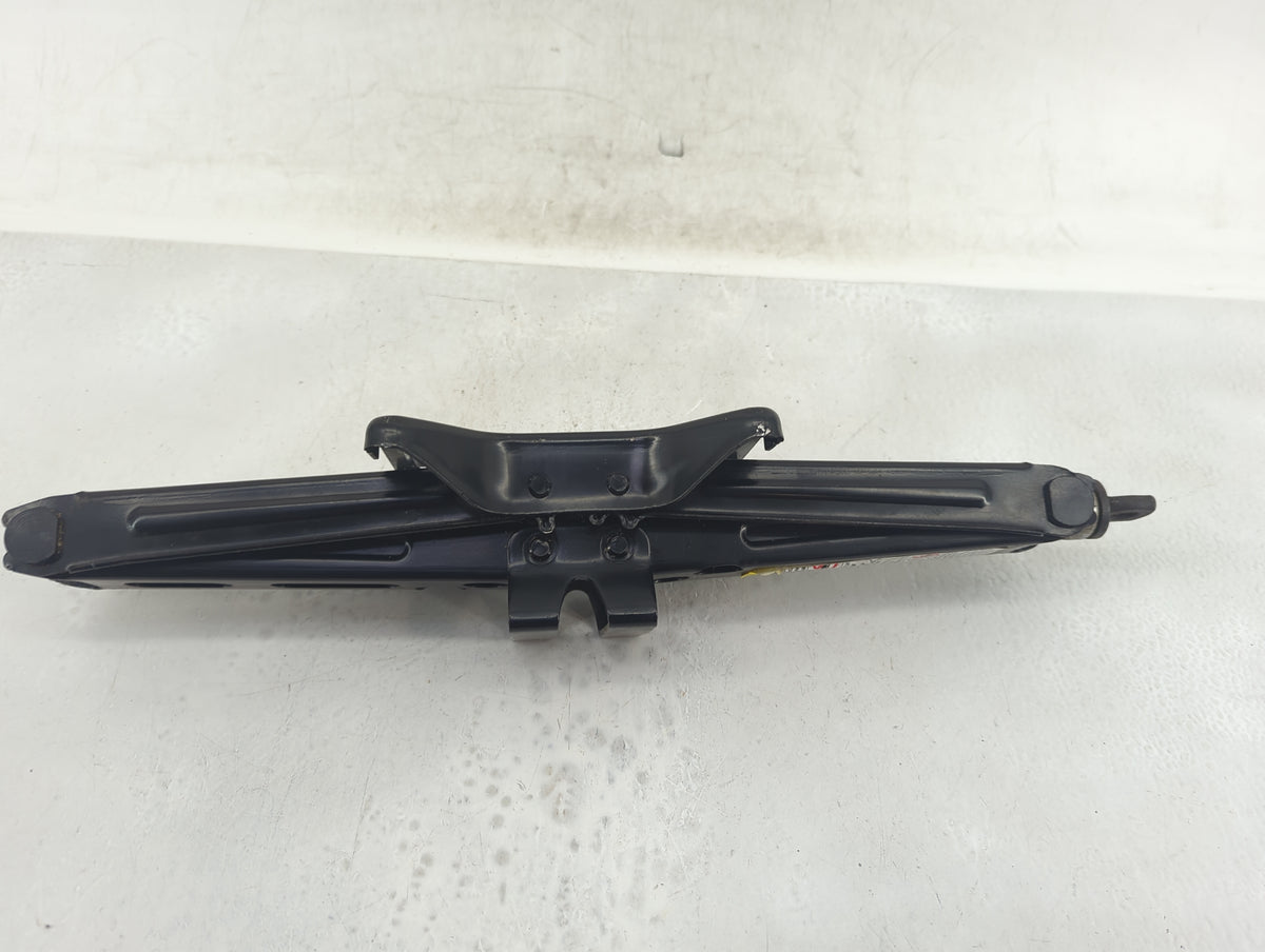 2012 Gmc Terrain Spare Scissor Car Jack 1415850 - Oemusedautoparts1.com