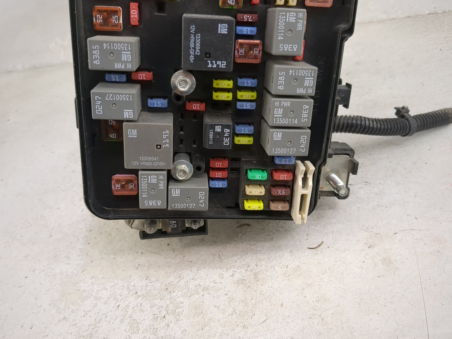 2012 Gmc Terrain Fusebox Fuse Box Panel Relay Module P/N:22879334 Fits OEM Used Auto Parts - Oemusedautoparts1.com