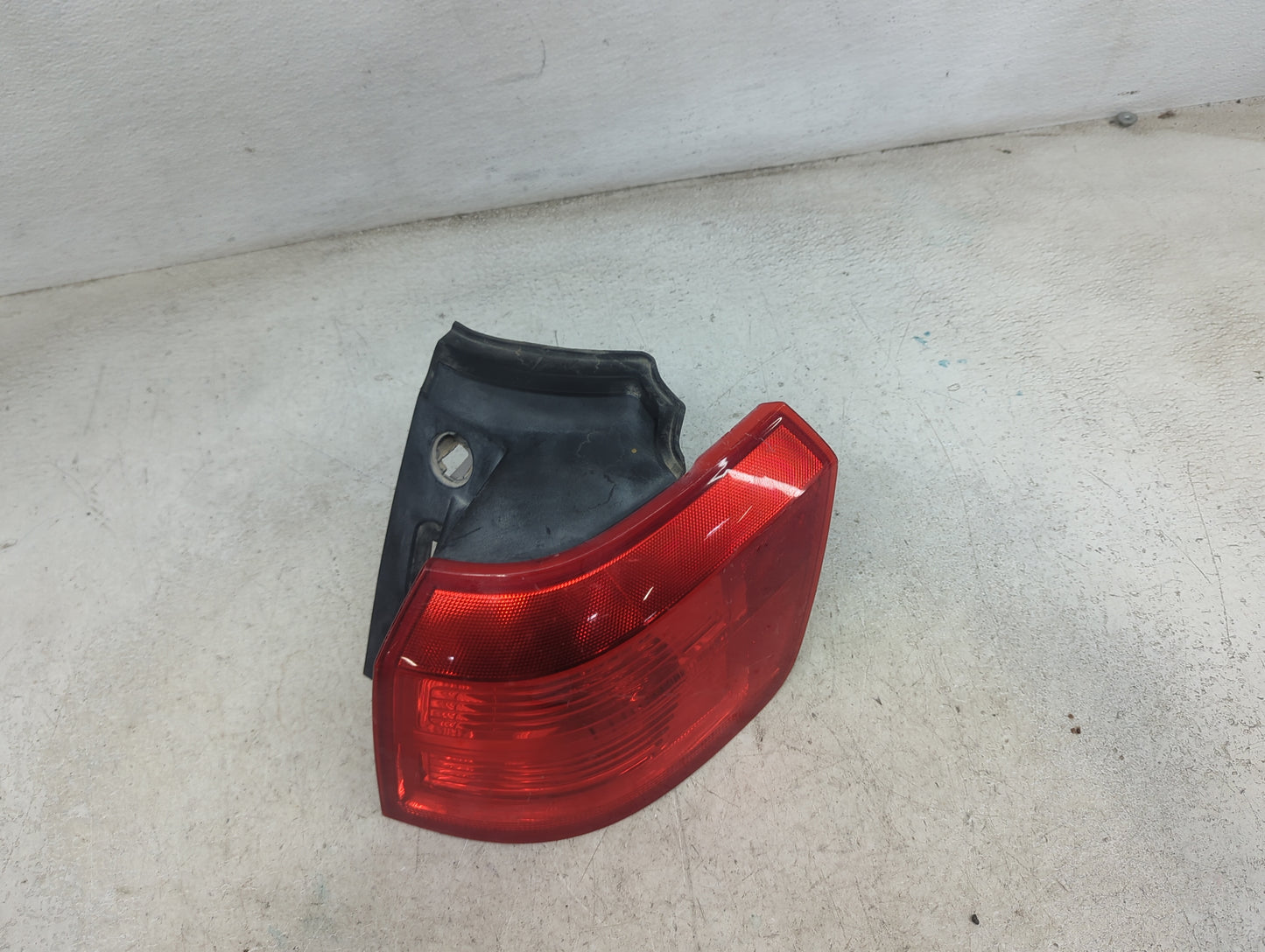 2010-2017 Gmc Terrain Tail Light Assembly Driver Left OEM Fits Fits 2010 2011 2012 2013 2014 2015 2016 2017 OEM Used Auto Pa