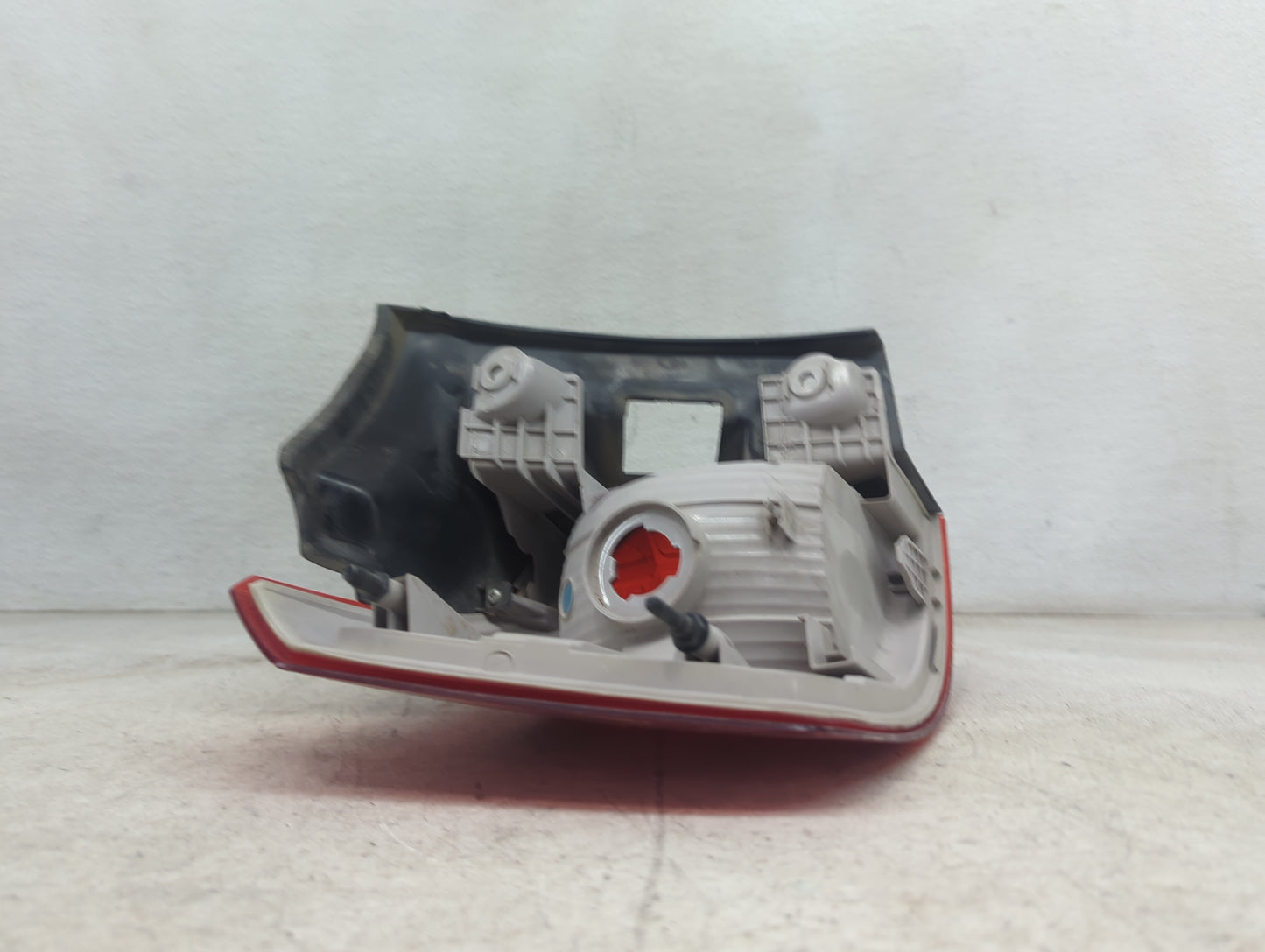 2010-2017 Gmc Terrain Tail Light Assembly Driver Left OEM Fits Fits 2010 2011 2012 2013 2014 2015 2016 2017 OEM Used Auto Pa