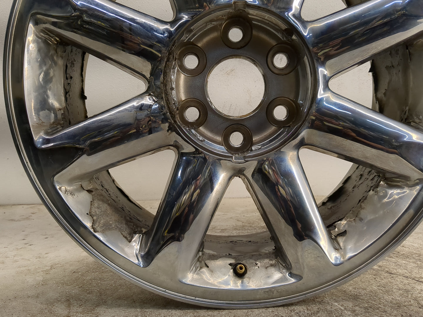 2007-2014 Gmc Yukon Oem Wheel Rim - Oemusedautoparts1.com