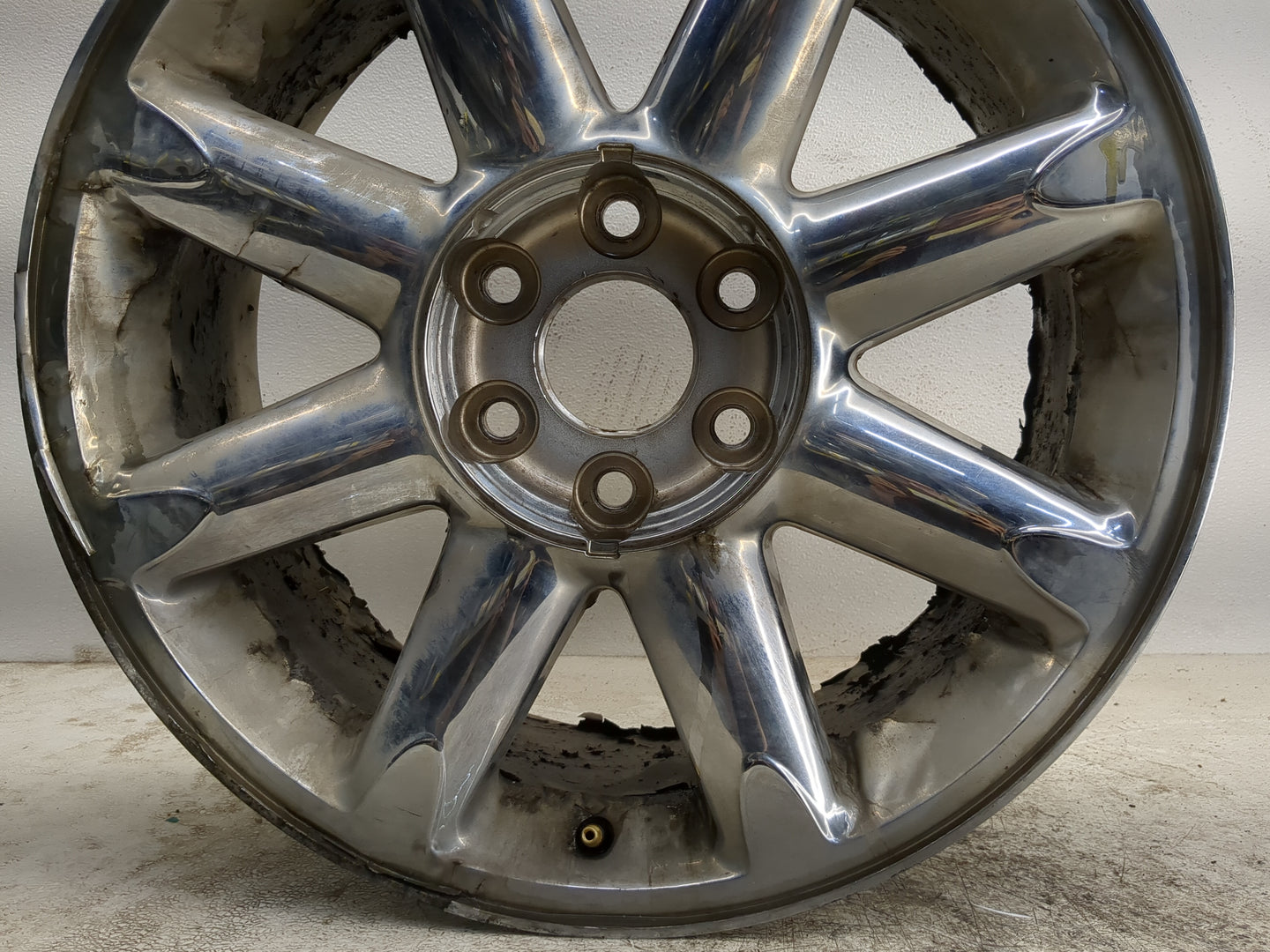 2007-2014 Gmc Yukon Oem Wheel Rim - Oemusedautoparts1.com