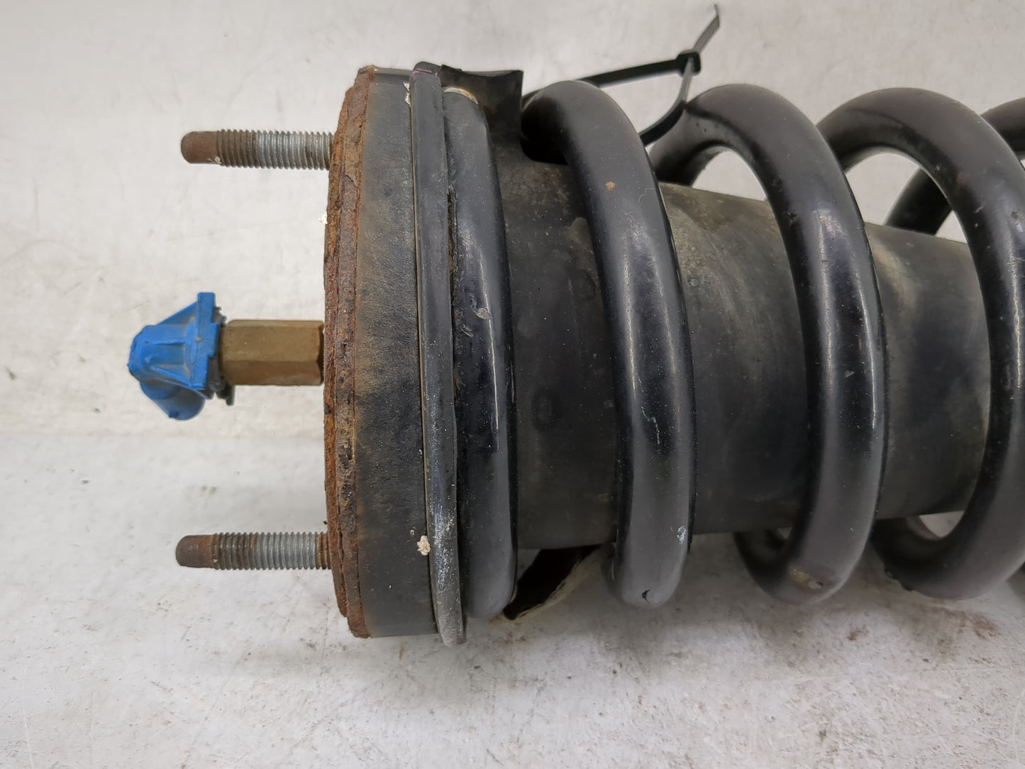 2007-2014 Gmc Yukon Drivers Front Strut Assembly Oem 1214143 - Oemusedautoparts1.com
