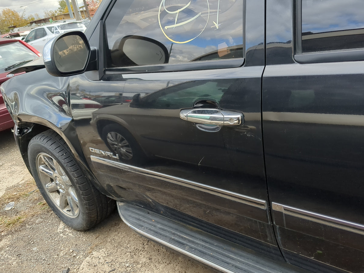 2011-2014 Gmc Yukon Driver Front Door Oem - Oemusedautoparts1.com