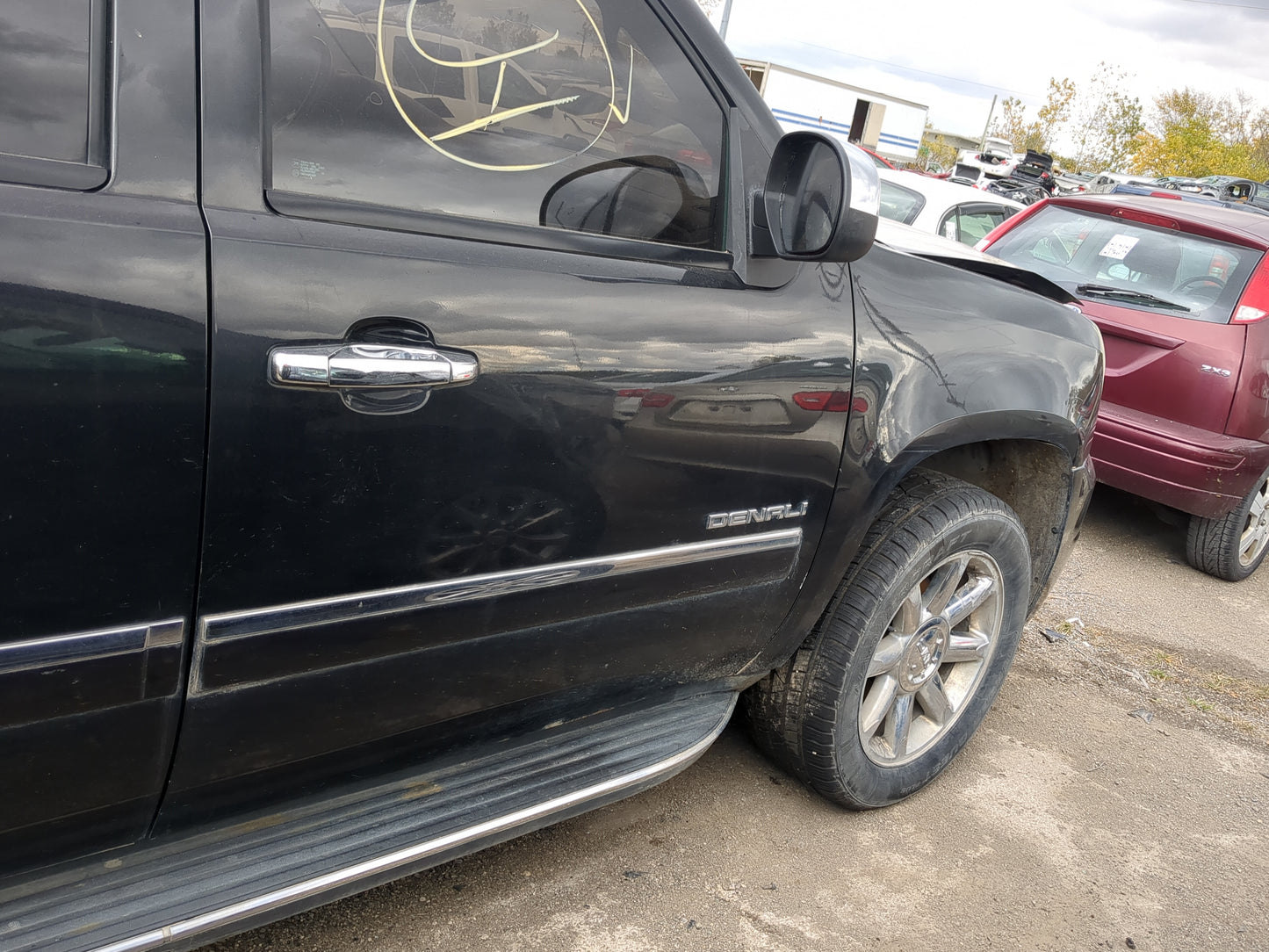 2011-2014 Gmc Yukon Passenger Front Door Oem - Oemusedautoparts1.com