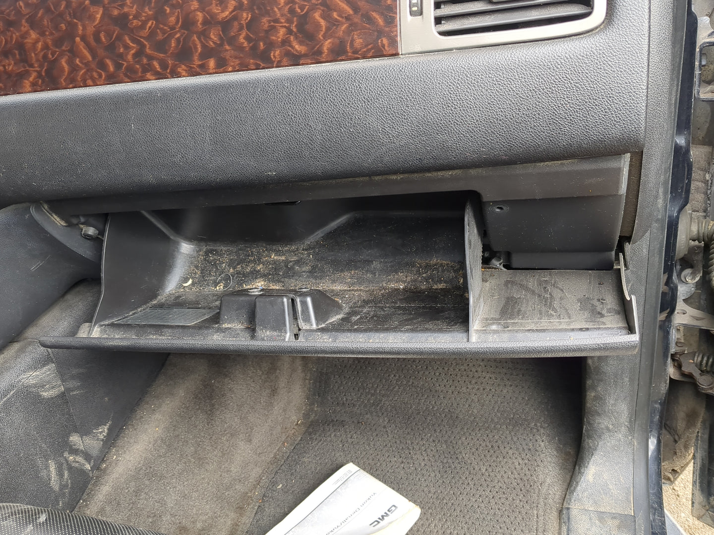 2012 Gmc Yukon Passenger Glove Box Door Storage Compartment - Oemusedautoparts1.com