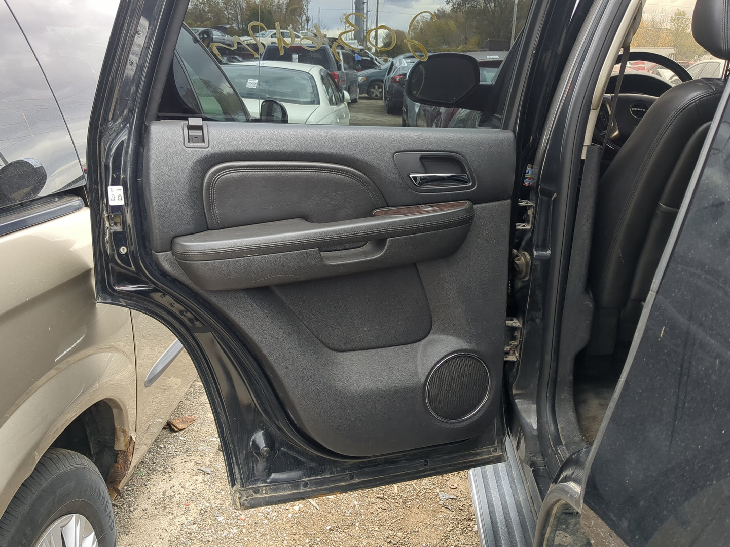 2007-2014 Gmc Yukon Driver Rear Door Oem 1214282 - Oemusedautoparts1.com