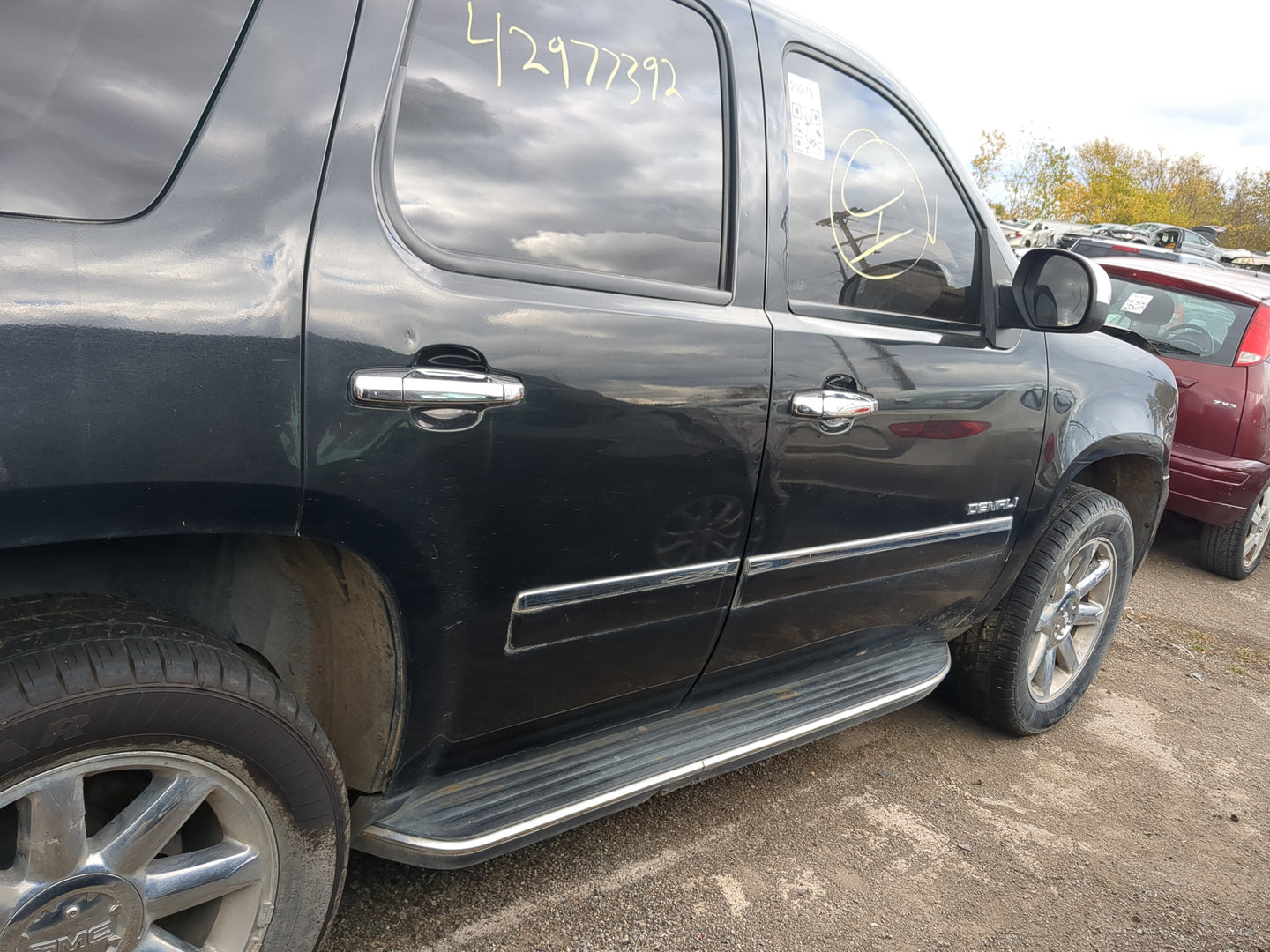 2007-2014 Gmc Yukon Passenger Rear Door Oem 1214284 - Oemusedautoparts1.com