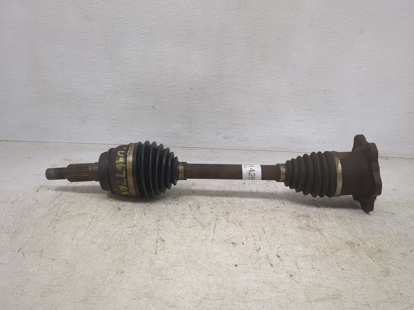 2007-2014 Gmc Yukon Axle Shaft Front Driver Cv C/v 1428218 - Oemusedautoparts1.com